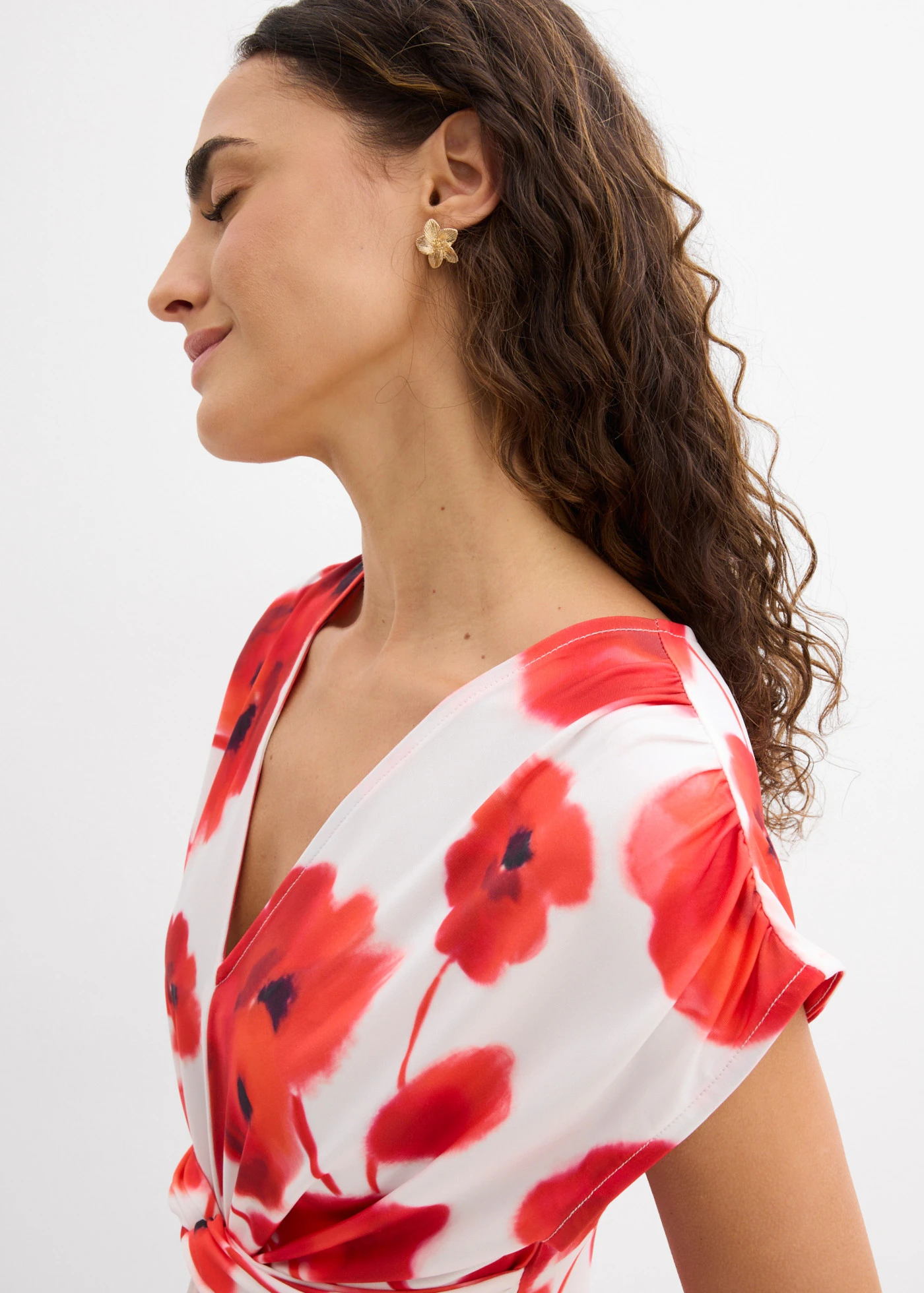 Rochie din jerse • crem-roșu-căpșună floral • magazin bonprix