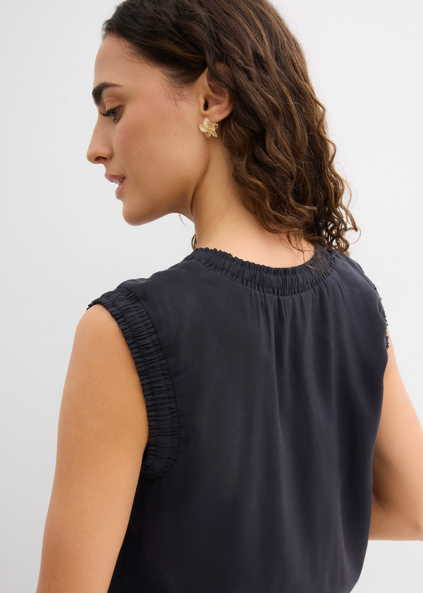 Top sans manches en viscose mélangée • noir • Boutique bonprix