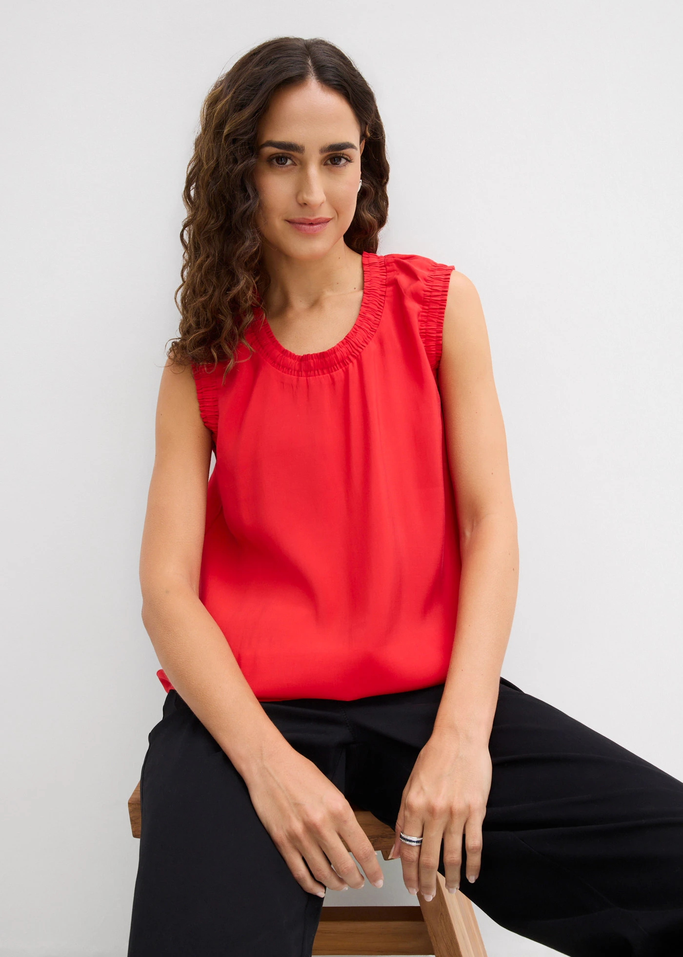 Top sans manches en viscose mélangée • fraise • Boutique bonprix