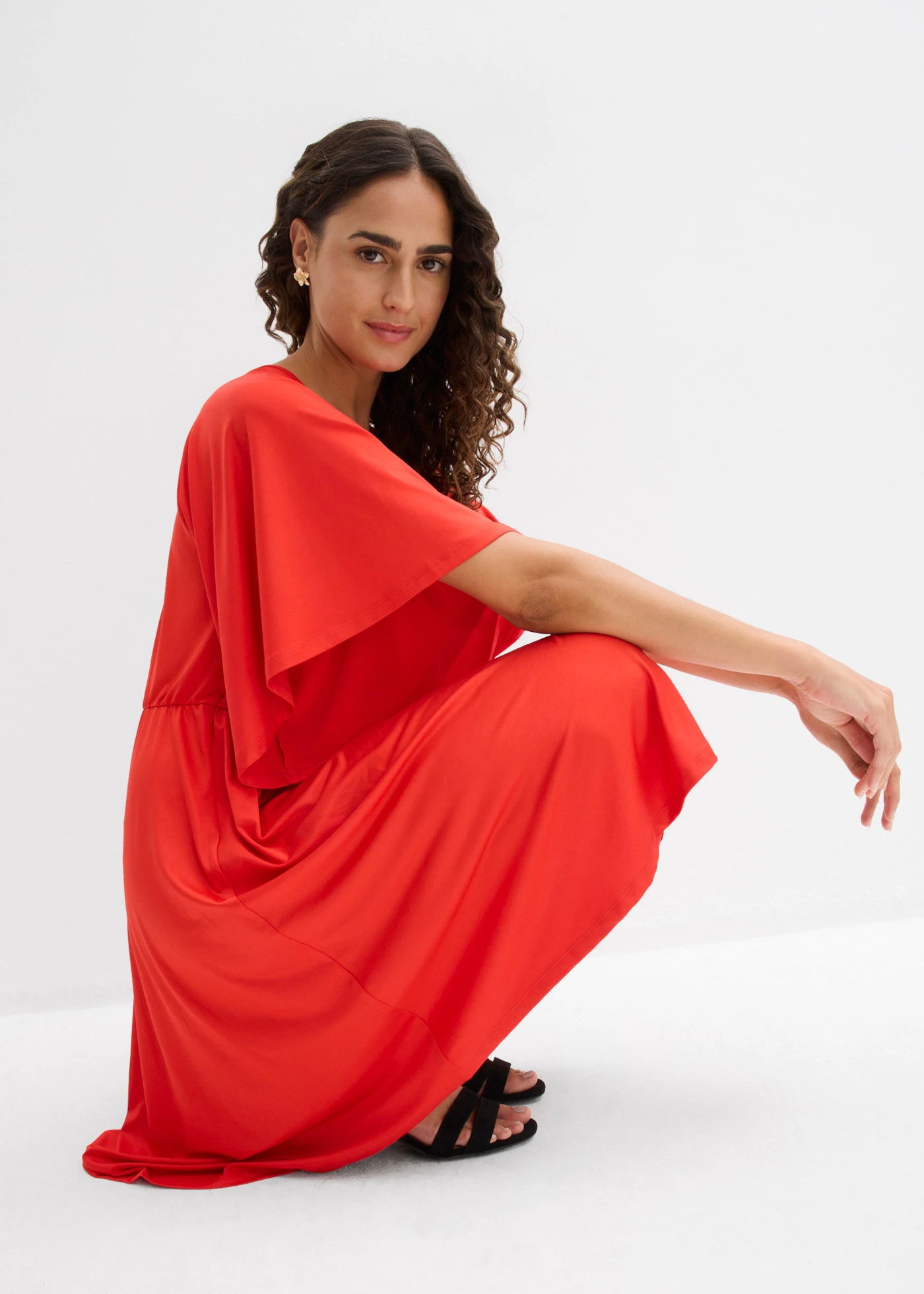 Rochie mini cu volan • roșu-căpșună • magazin bonprix