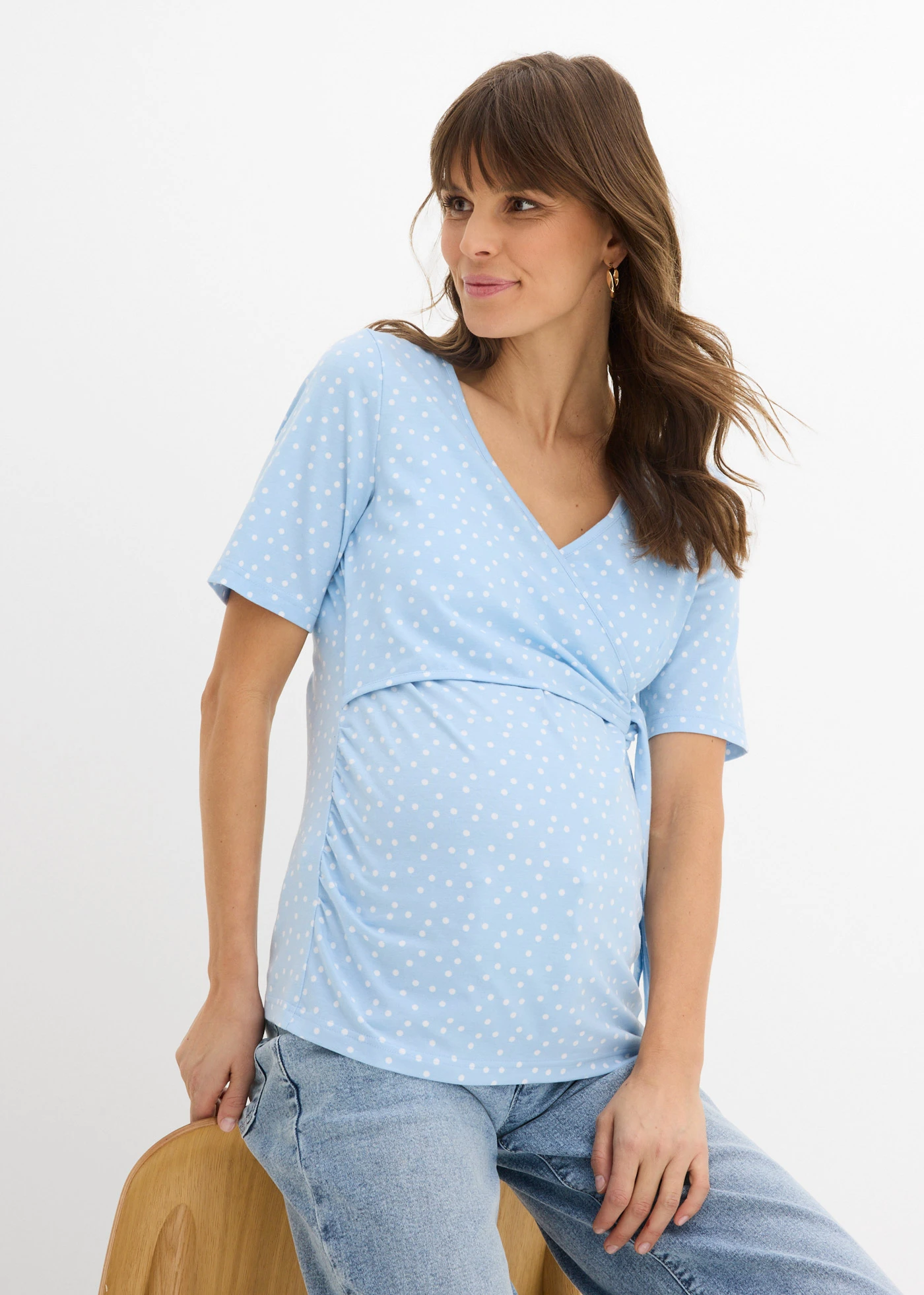 2-in-1 shirt in wikkellook voor de zwangerschap en daarna • lichtblauw-wit gestippeld • bonprix online shop