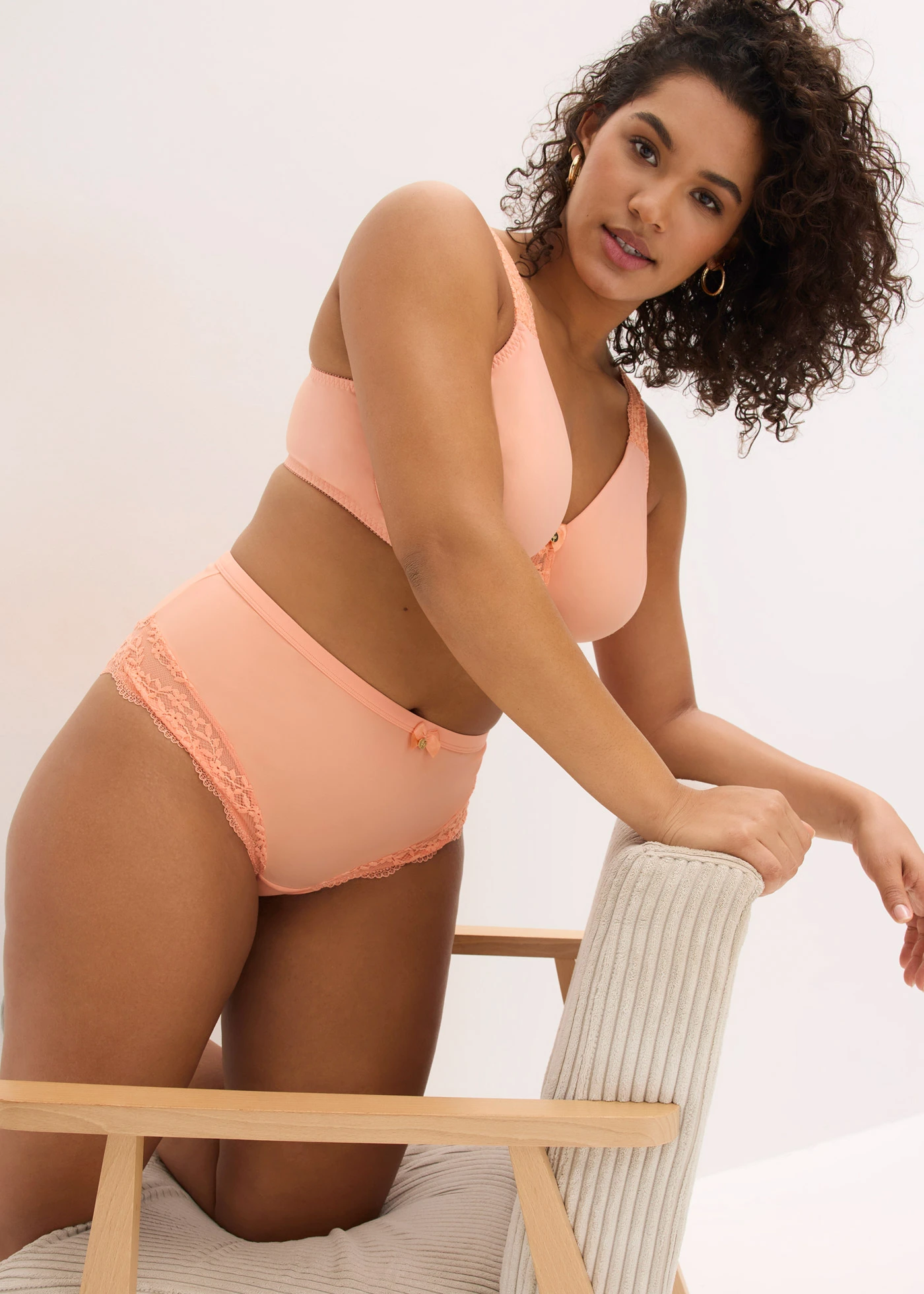 Bokové maxikalhotky s jemnou krajkou • jemná papájová plus size • bonprix obchod