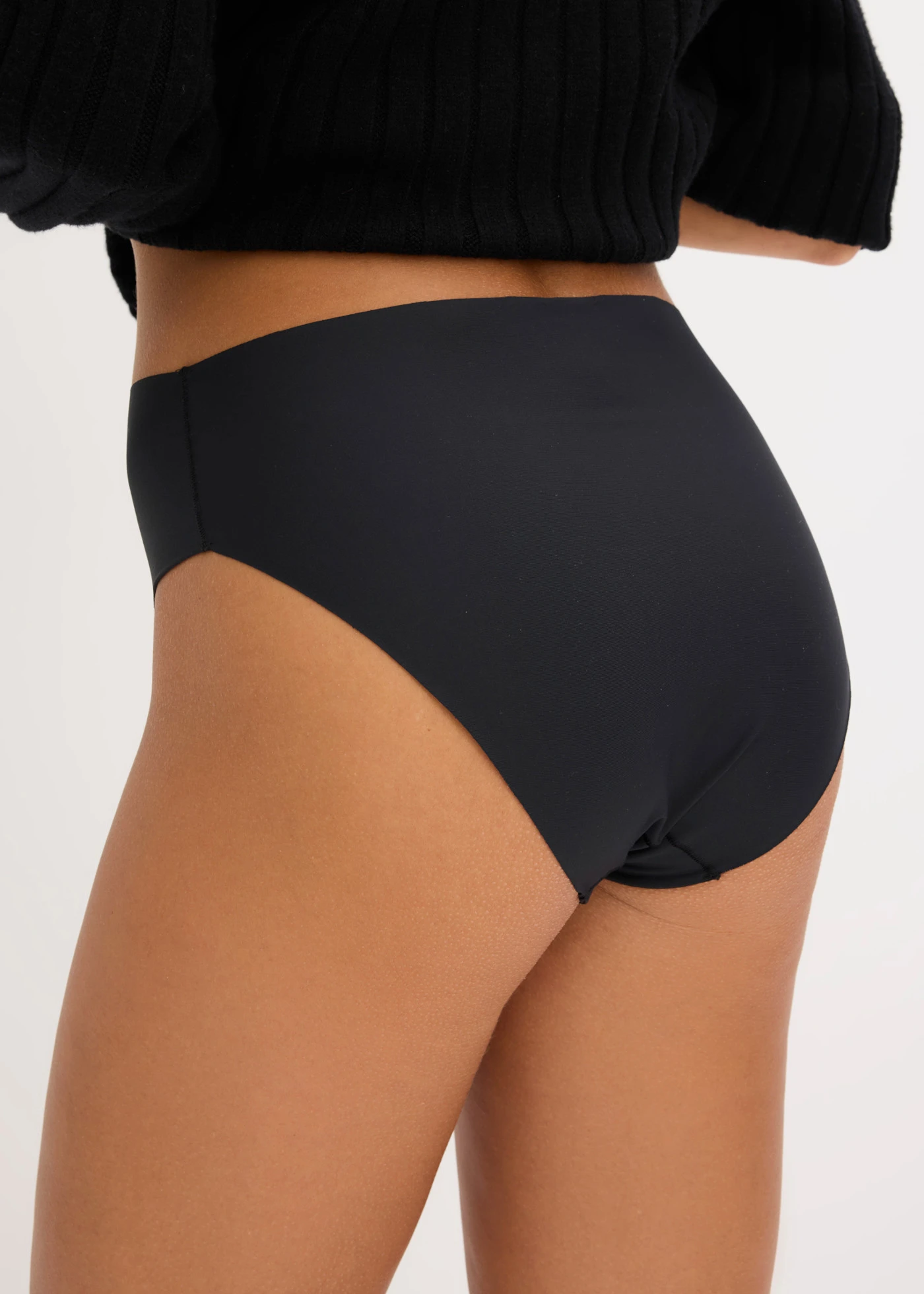 Chiloți maxi panty lejeri din microfibre, fără cusături vizibile (set/4 buc.) • negru + roz-gri + bej nisipiu + maro închis • magazin bonprix