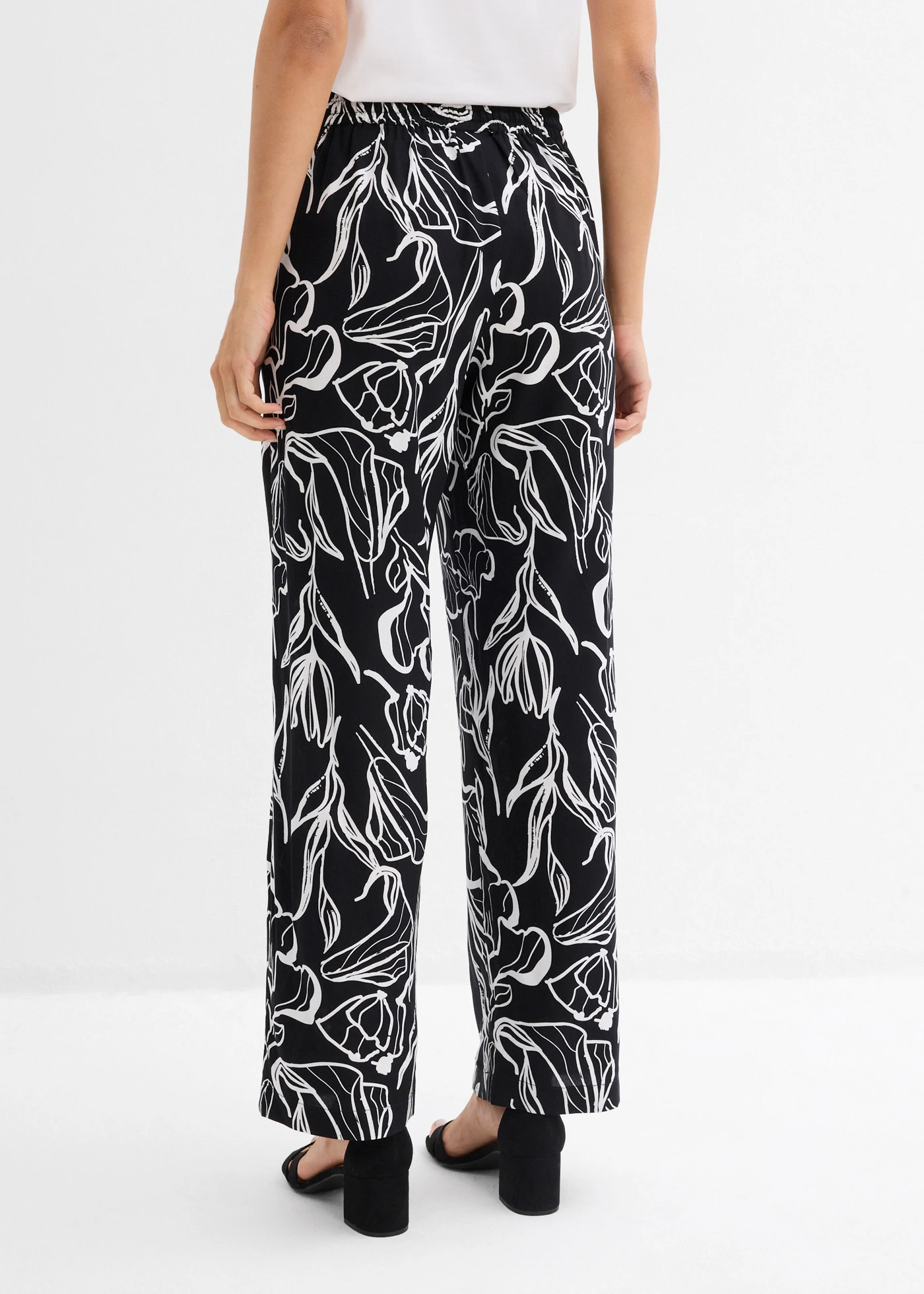 Broek van viscose • zwart/wolwit gebloemd • bonprix online shop