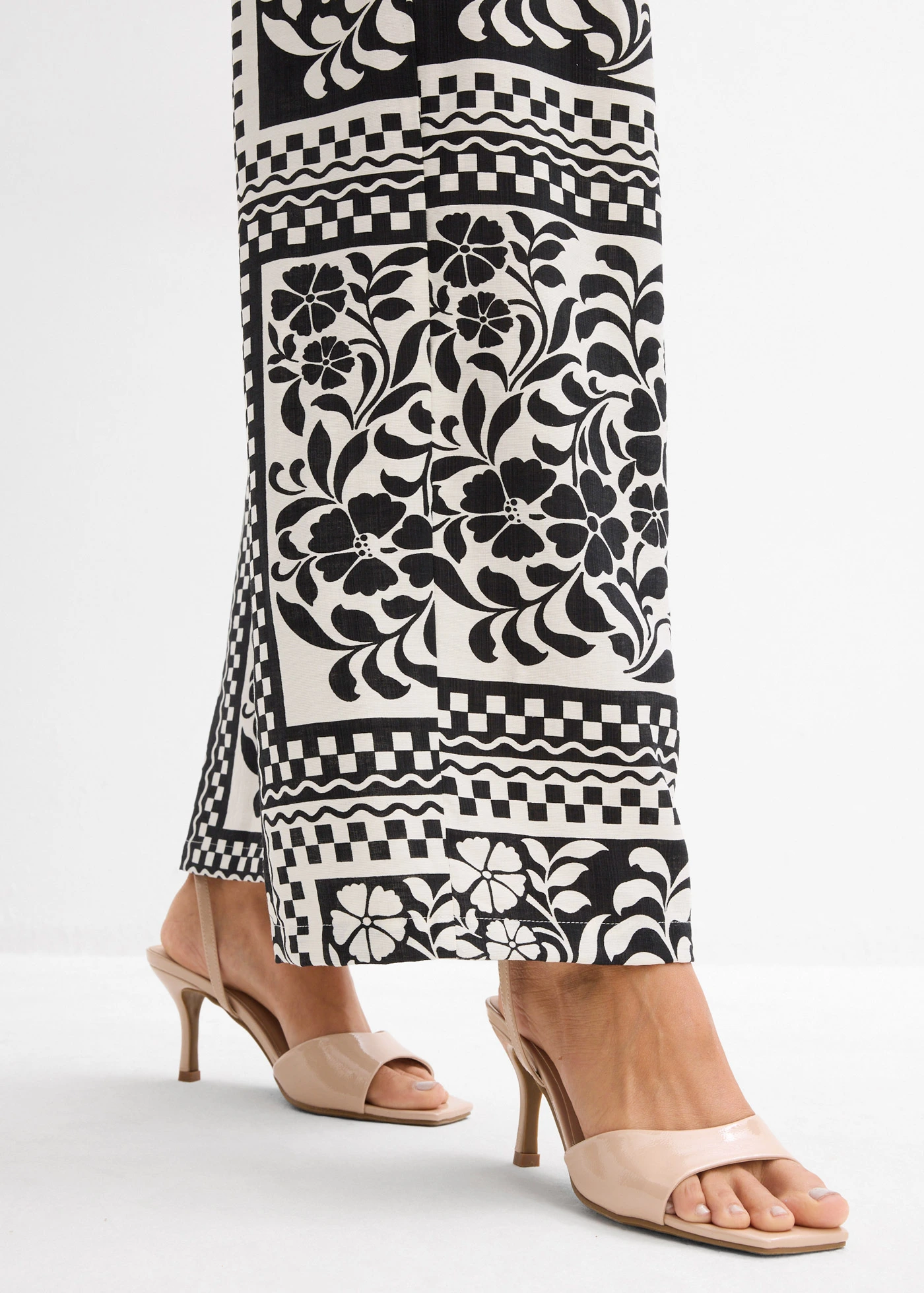 Broek van een soepele viscosemix • zwart-wolwit gedessineerd • bonprix online shop