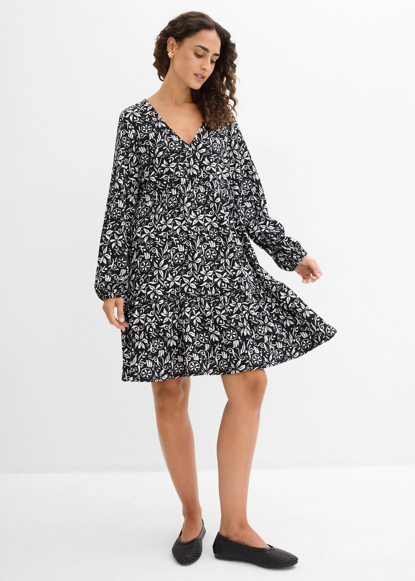 Robe-tunique en crêpe léger • noir-écru graphique • Boutique bonprix
