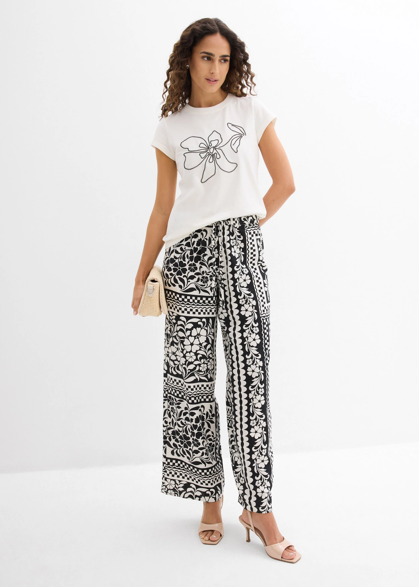 T-shirt en coton extensible • ecru • Boutique bonprix