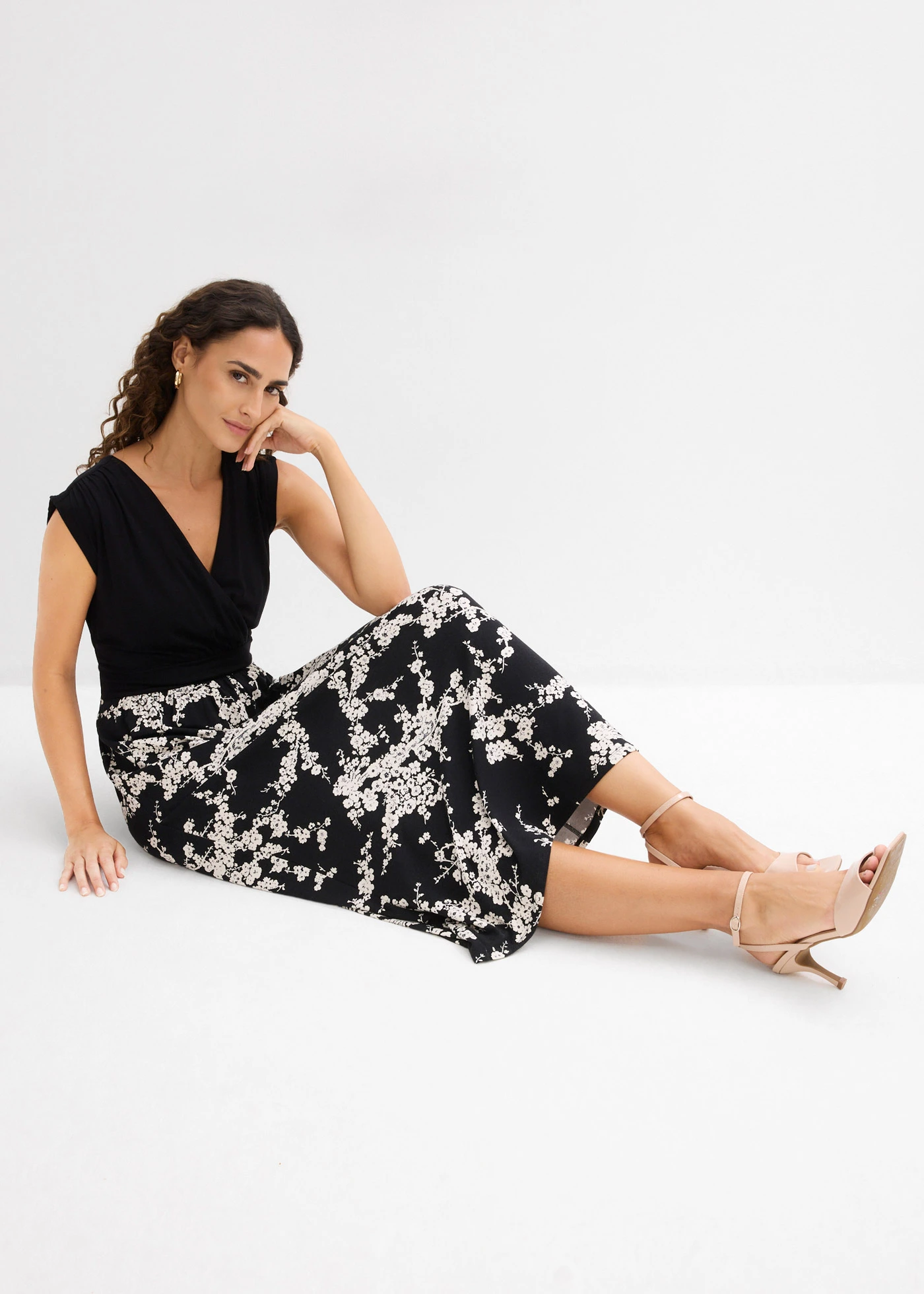 Robe en jersey viscose • noir-écru floral • Boutique bonprix