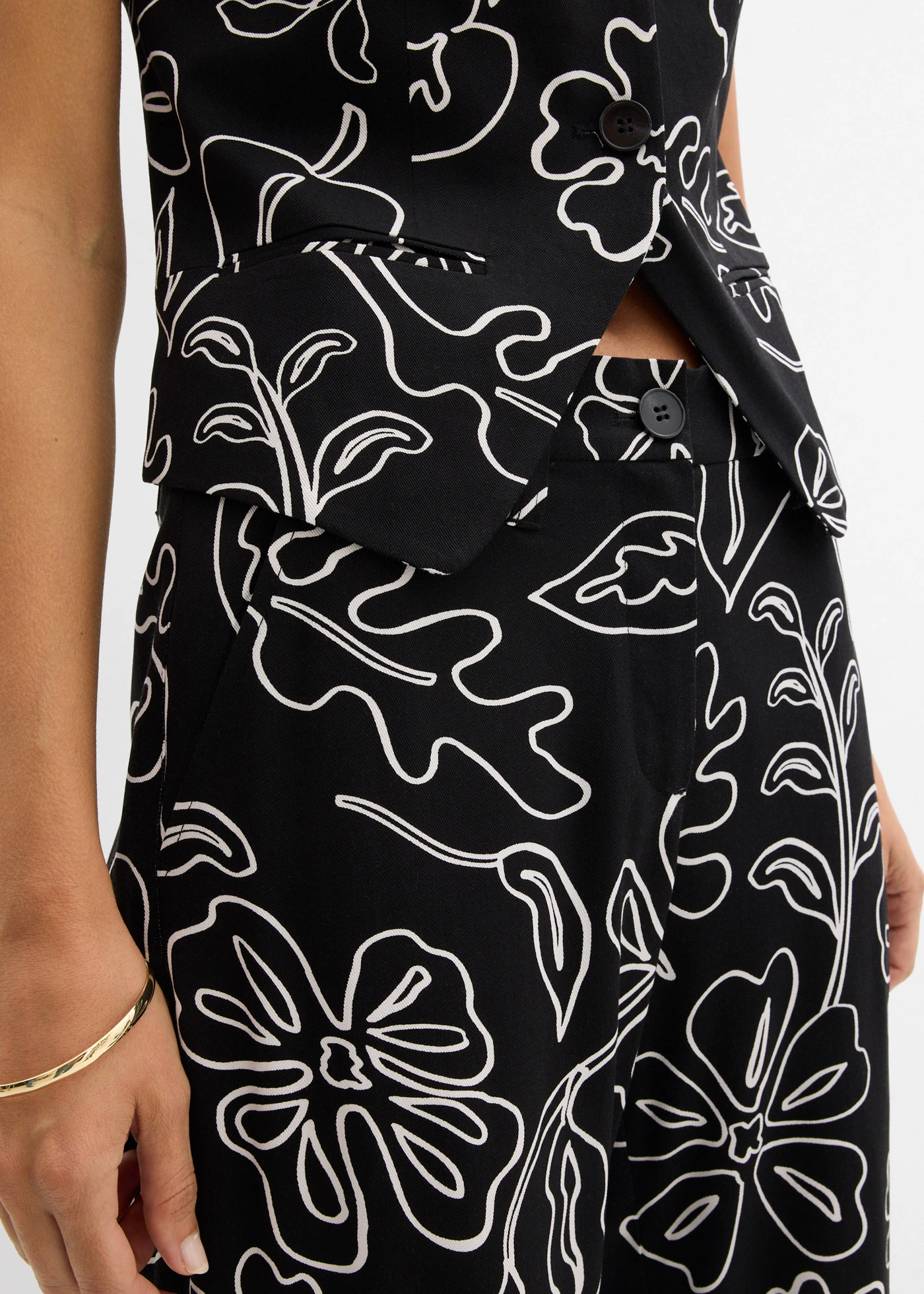 Vestă-taior • negru cu imprimeu • magazin bonprix