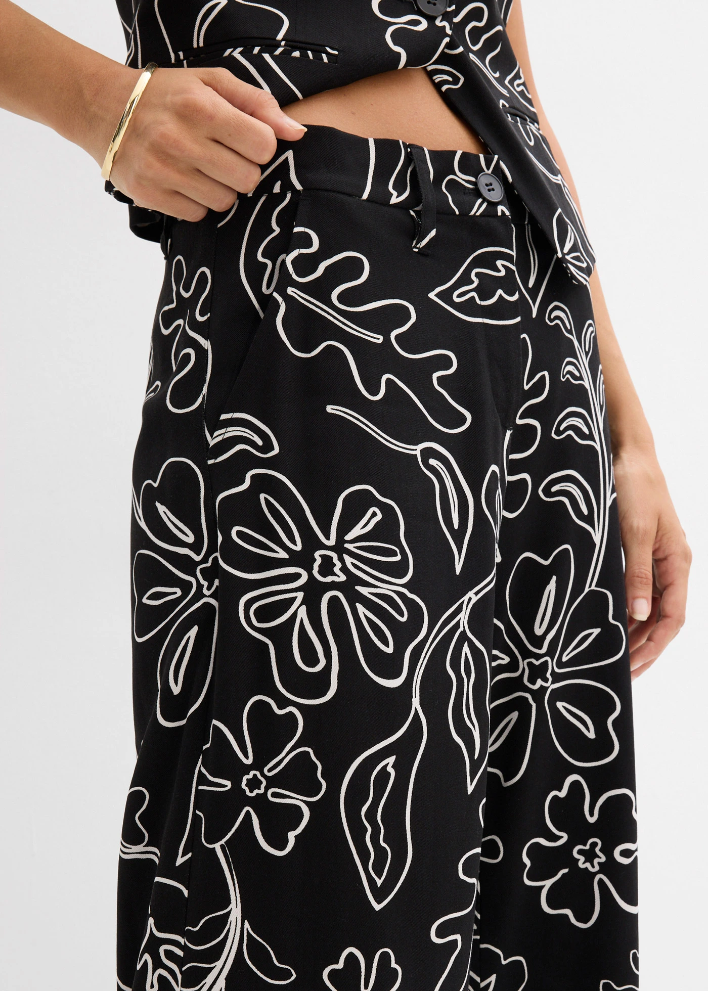 Pantalon large à pinces • noir imprimé • Boutique bonprix