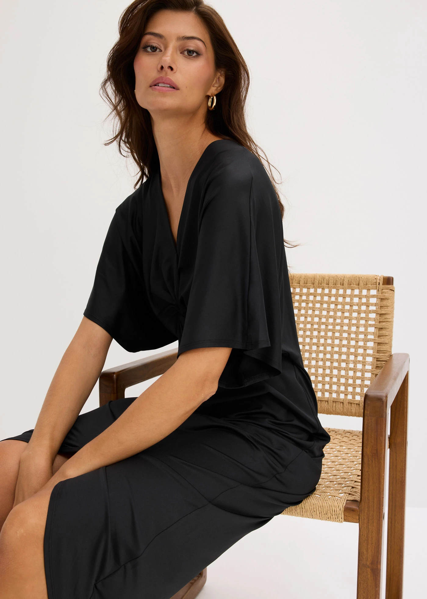 Robe midi effet twisté • noir • Boutique bonprix