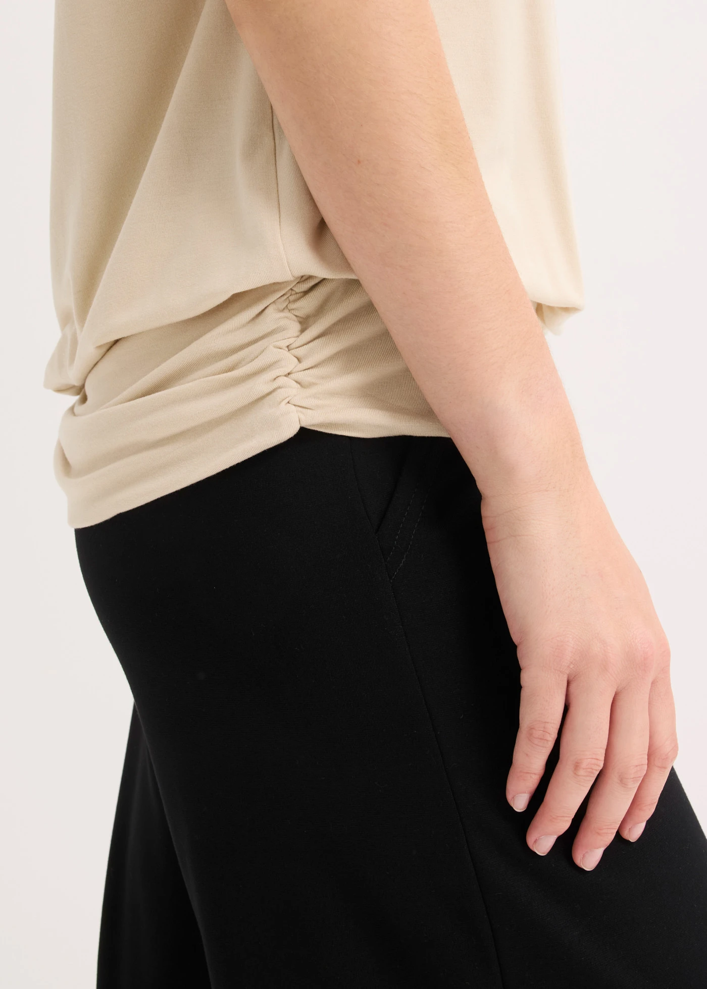 T-shirt doux en viscose extensible • sable clair • Boutique bonprix