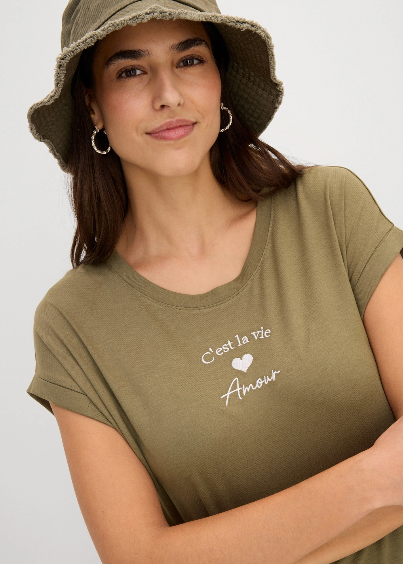 Jersey jurk met borduursel in een vicose-elastanmix • olijfgroen • bonprix online shop