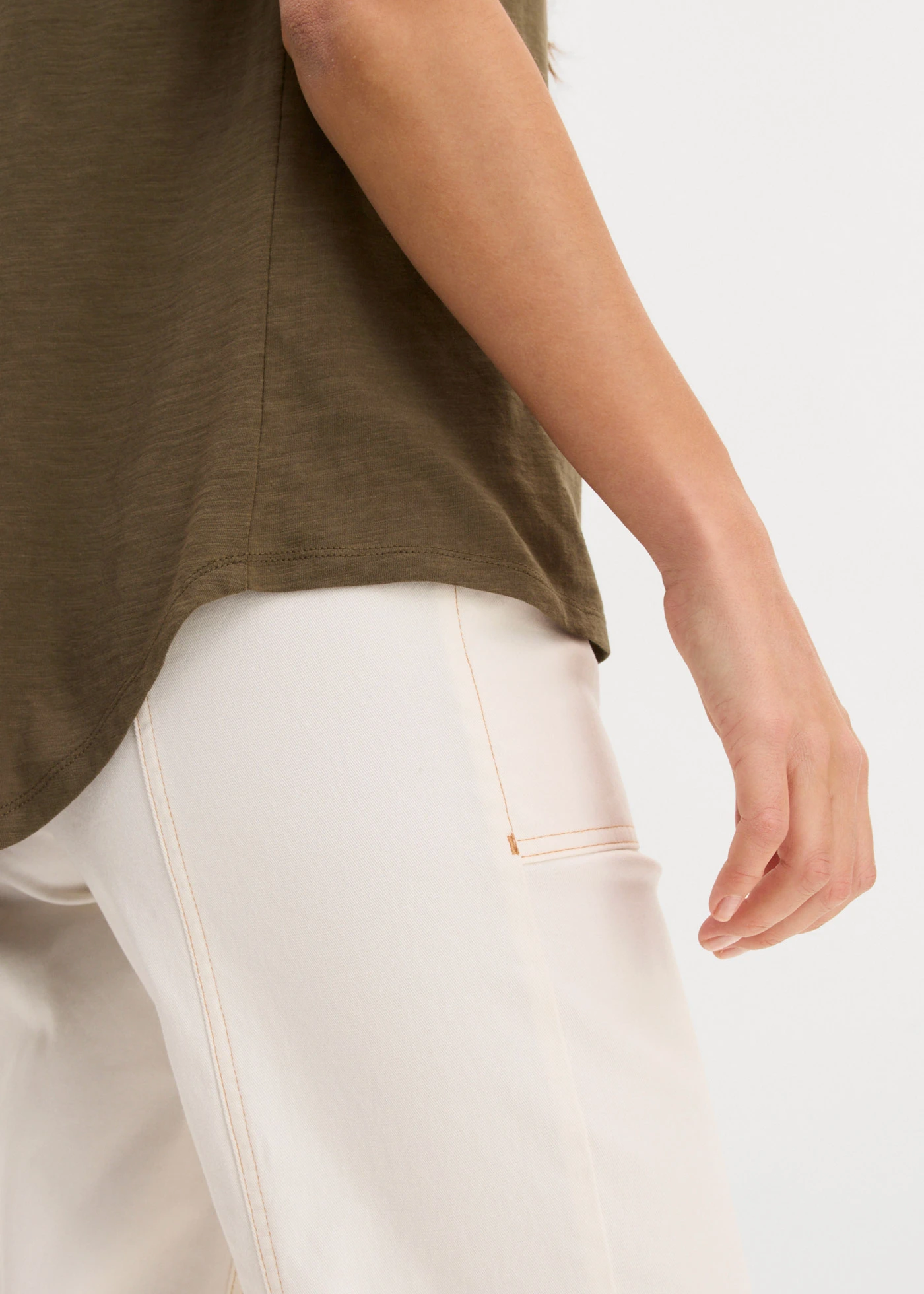 Długa bluzka z czystej bawełny organicznej • ciemnooliwkowo-czarny w graficzny wzór • sklep bonprix