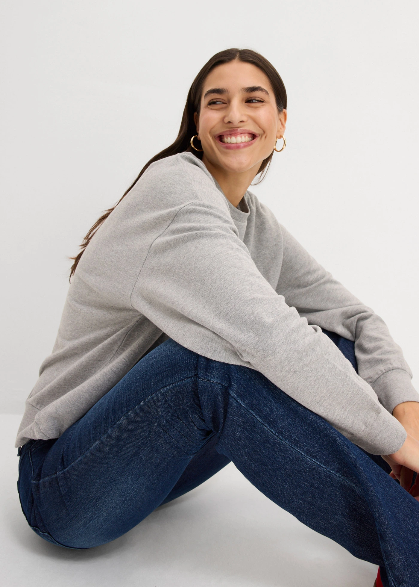 Oversized sweater met borduursel • lichtgrijs gemêleerd • bonprix online shop