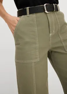 Rövidített twill nadrág pamut–elasztán keverékből • olívazöld • bonprix áruház