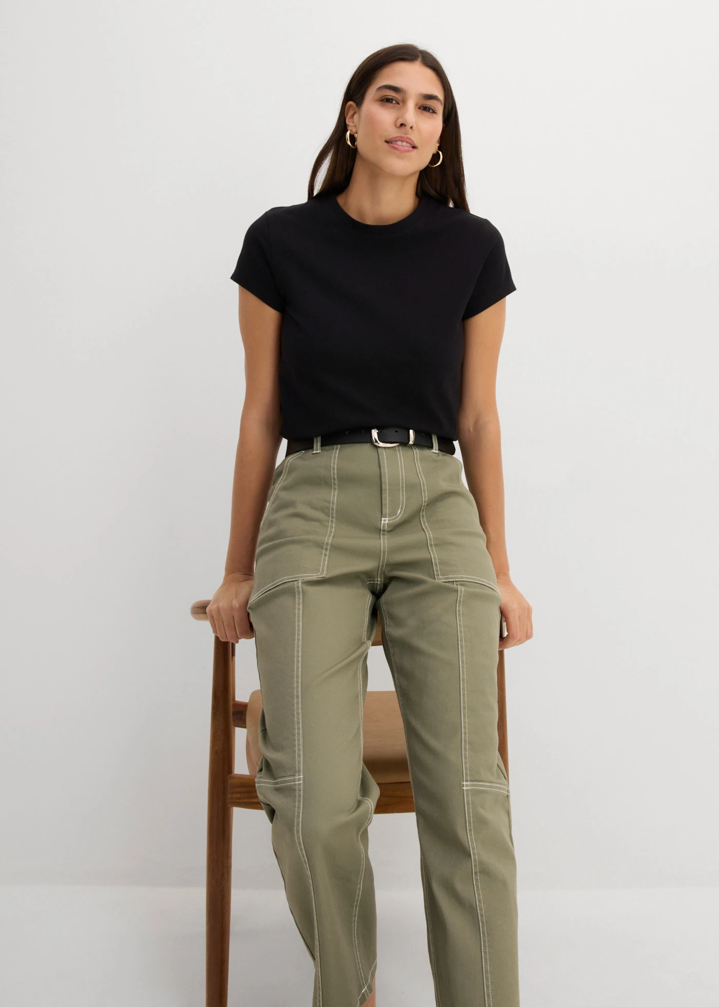 Pantalon raccourci en twill coton extensible • olive • Boutique bonprix