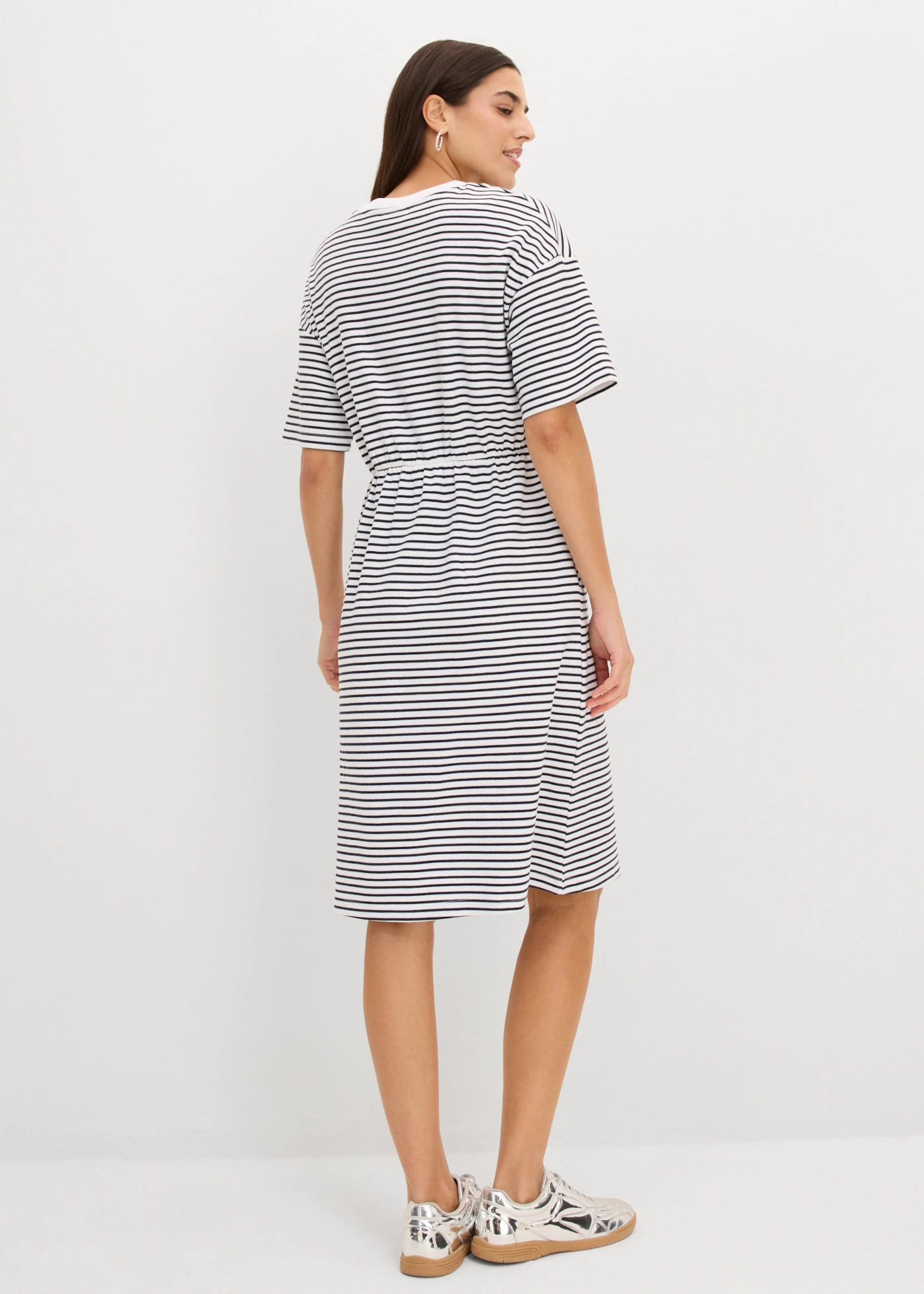 Robe en jersey 100% coton • bleu foncé/blanc rayé • Boutique bonprix