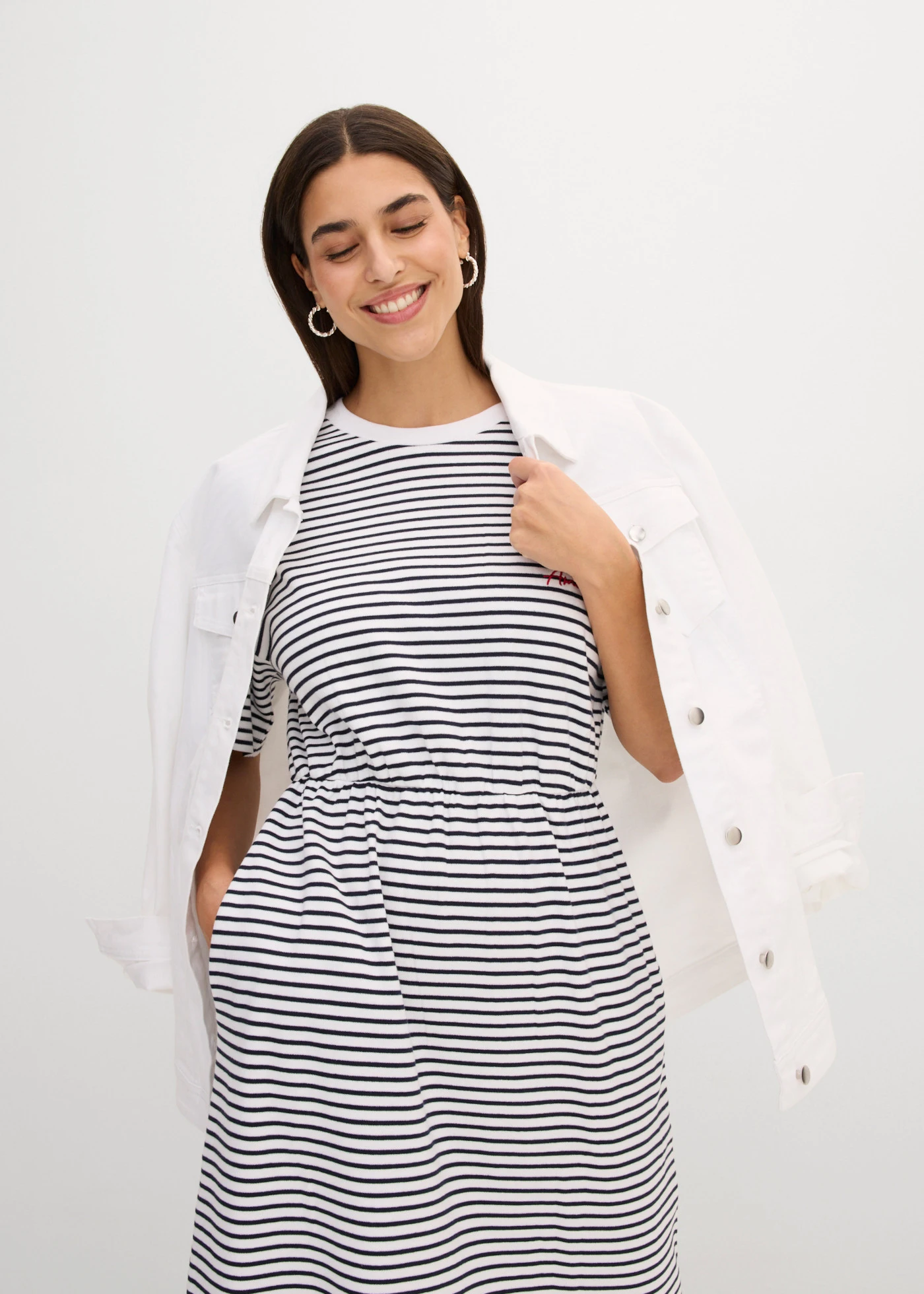 Robe en jersey 100% coton • bleu foncé/blanc rayé • Boutique bonprix