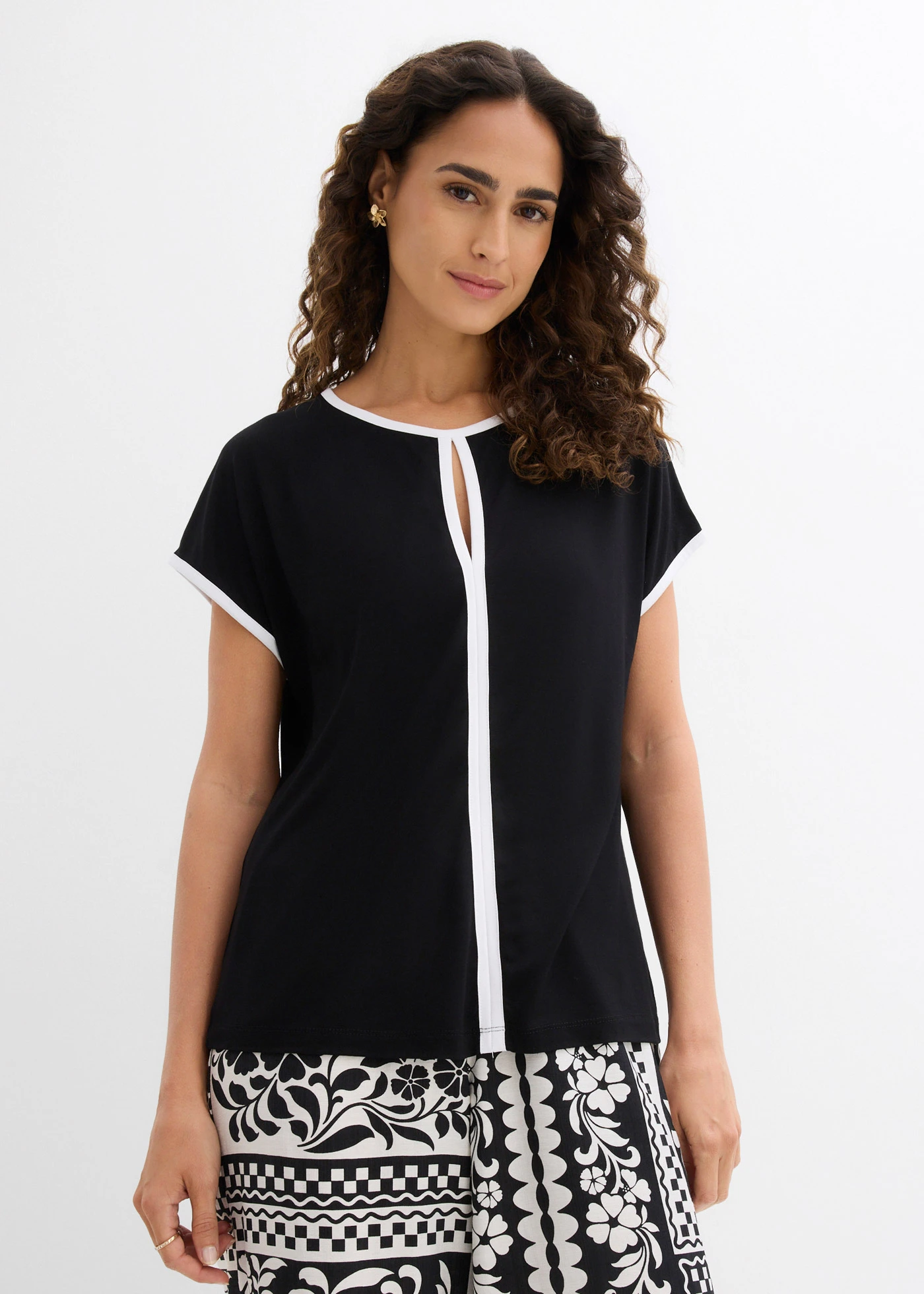 Bluză cu piping în contrast • negru/ecru • magazin bonprix