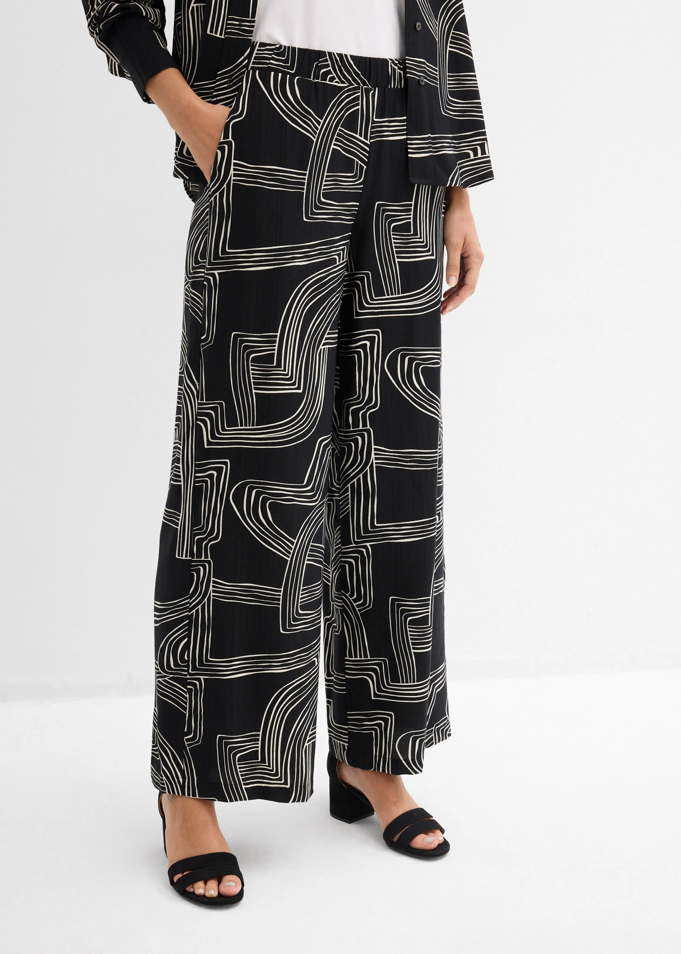 Marlene Dietrich broek in een viscosemix • parelwit-zwart grafische print • bonprix online shop