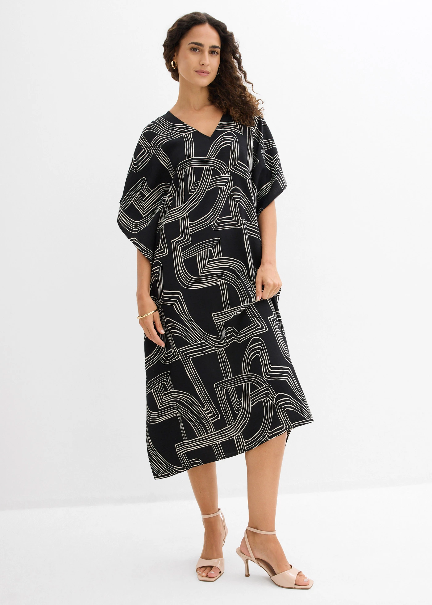 Robe caftan en viscose majoritaire • noir-blanc nacré graphique • Boutique bonprix
