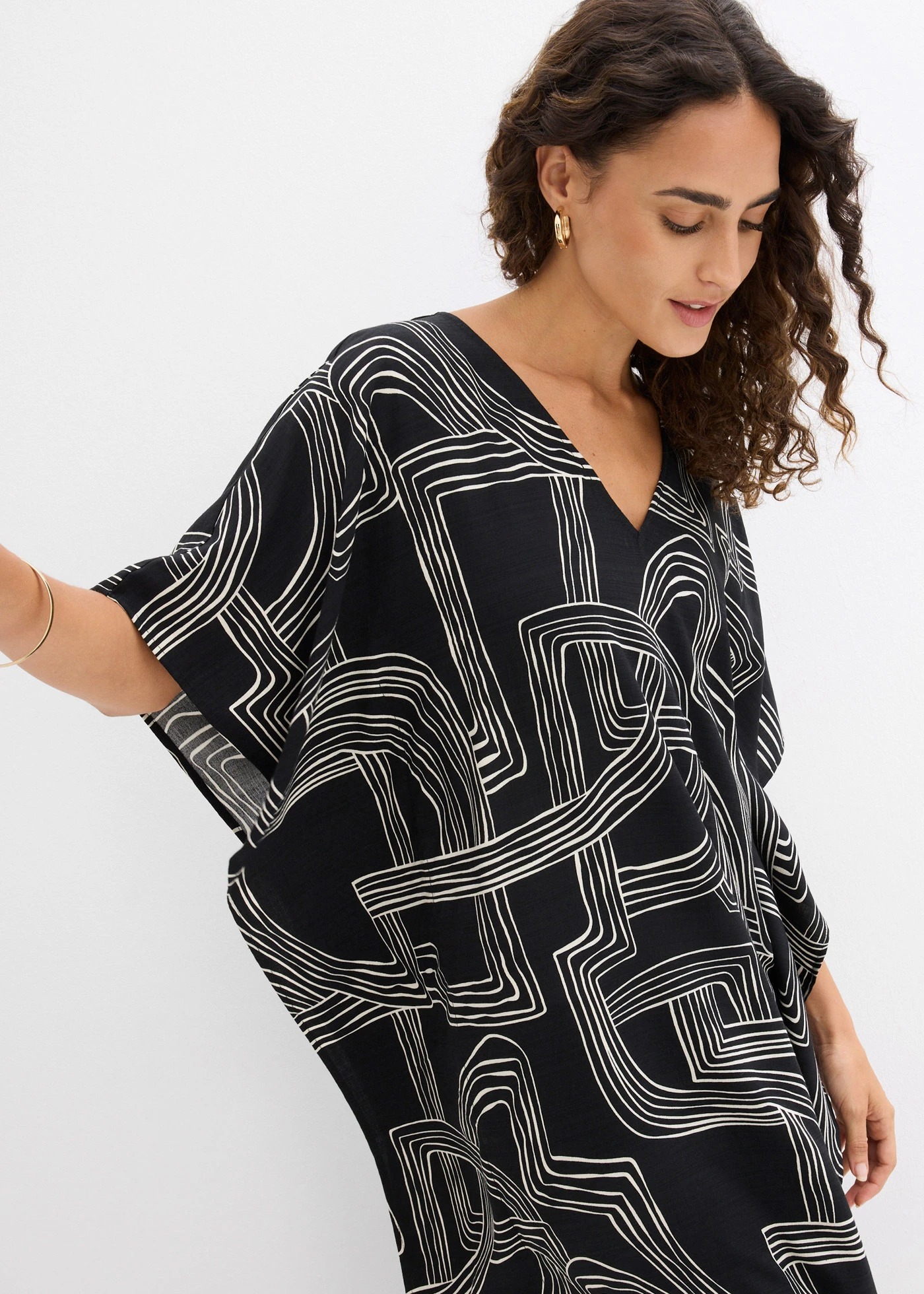 Kaftan jurk van een viscose-mix • zwart-parelwit grafisch • bonprix online shop