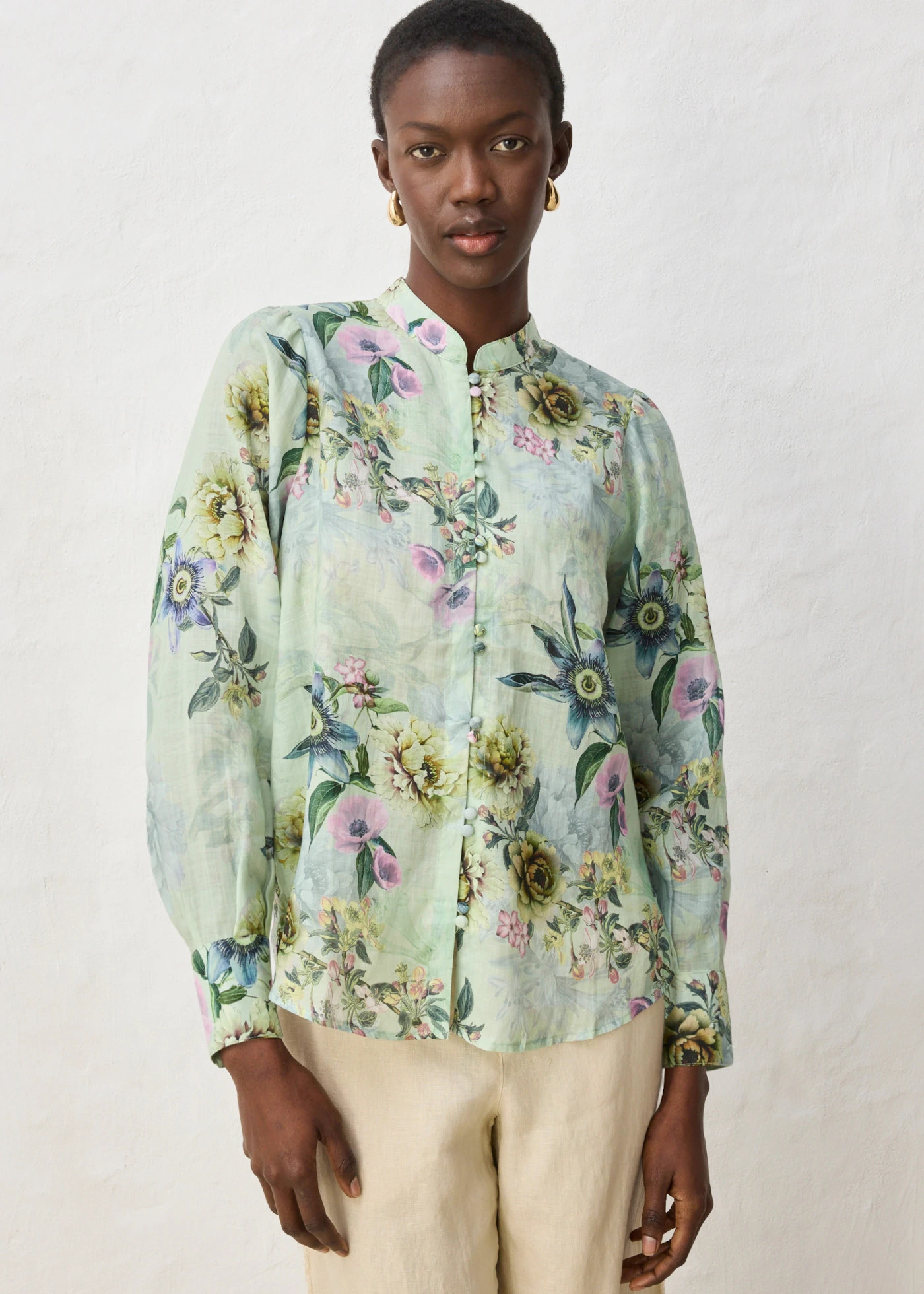 Blouse volantée en ramie rafraîchissante • vert pâle floral • Boutique bonprix