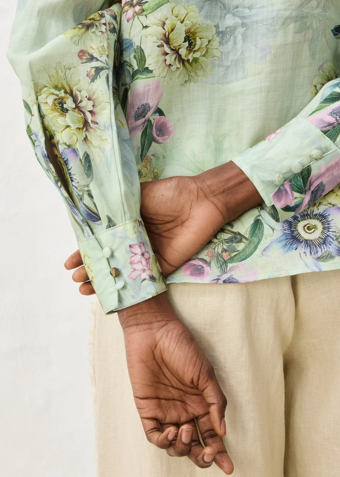 Blouse volantée en ramie rafraîchissante • vert pâle floral • Boutique bonprix