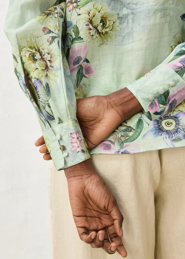 Blouse volantée en ramie rafraîchissante, Couleur: vert pâle floral