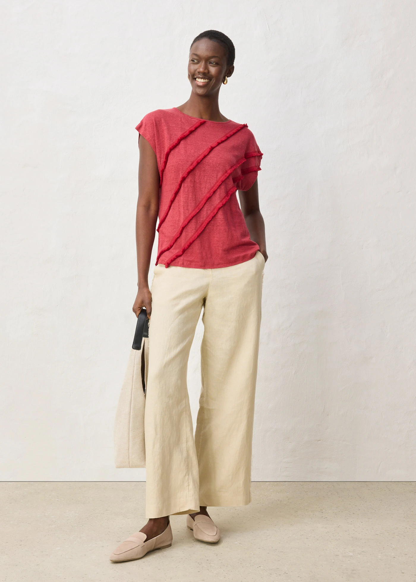 T-shirt 100% lin avec application • rouge cerise • Boutique bonprix