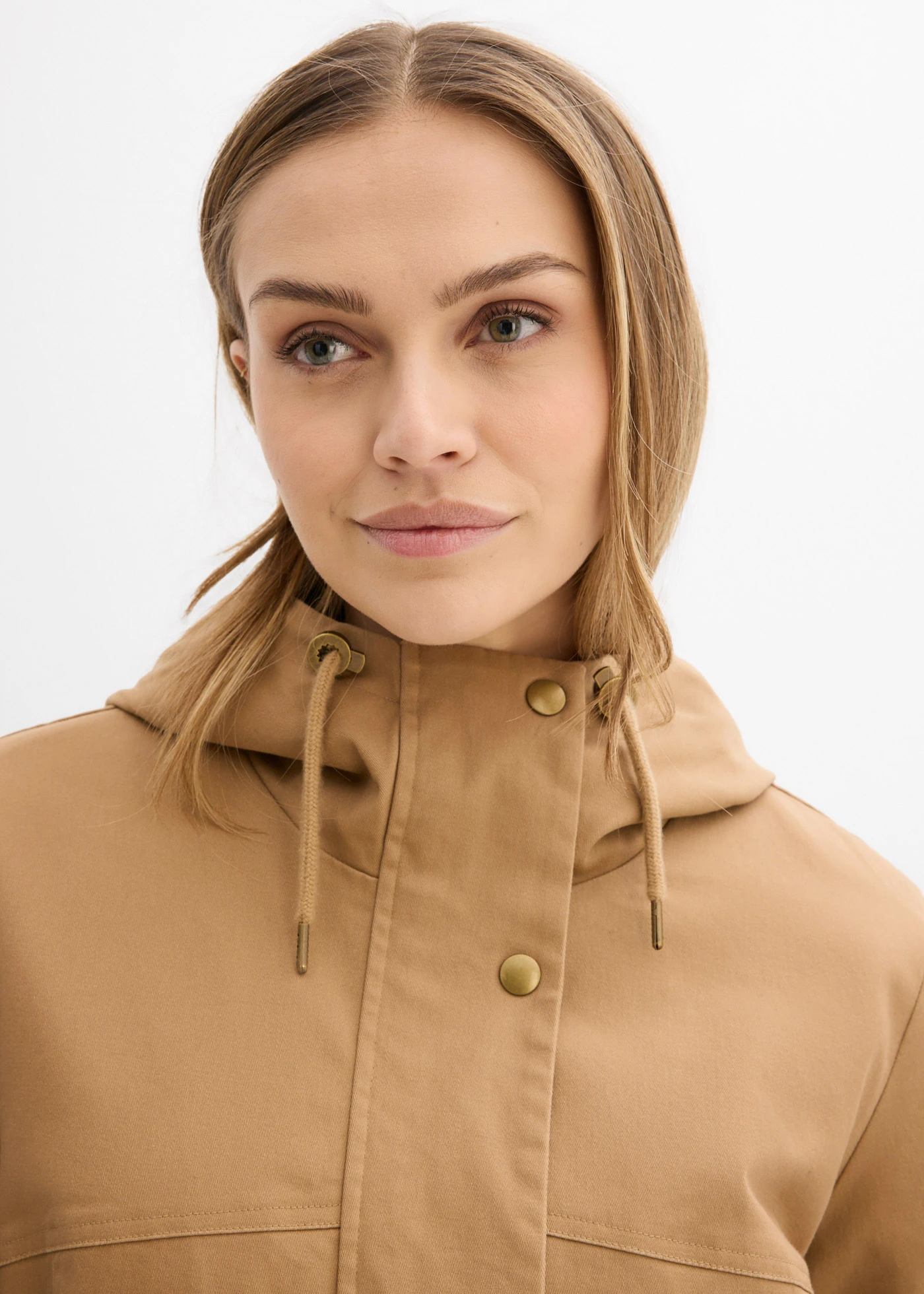 Geacă frumoasă și impermeabilă cu căptușeală în carouri • bej-camel mat • magazin bonprix