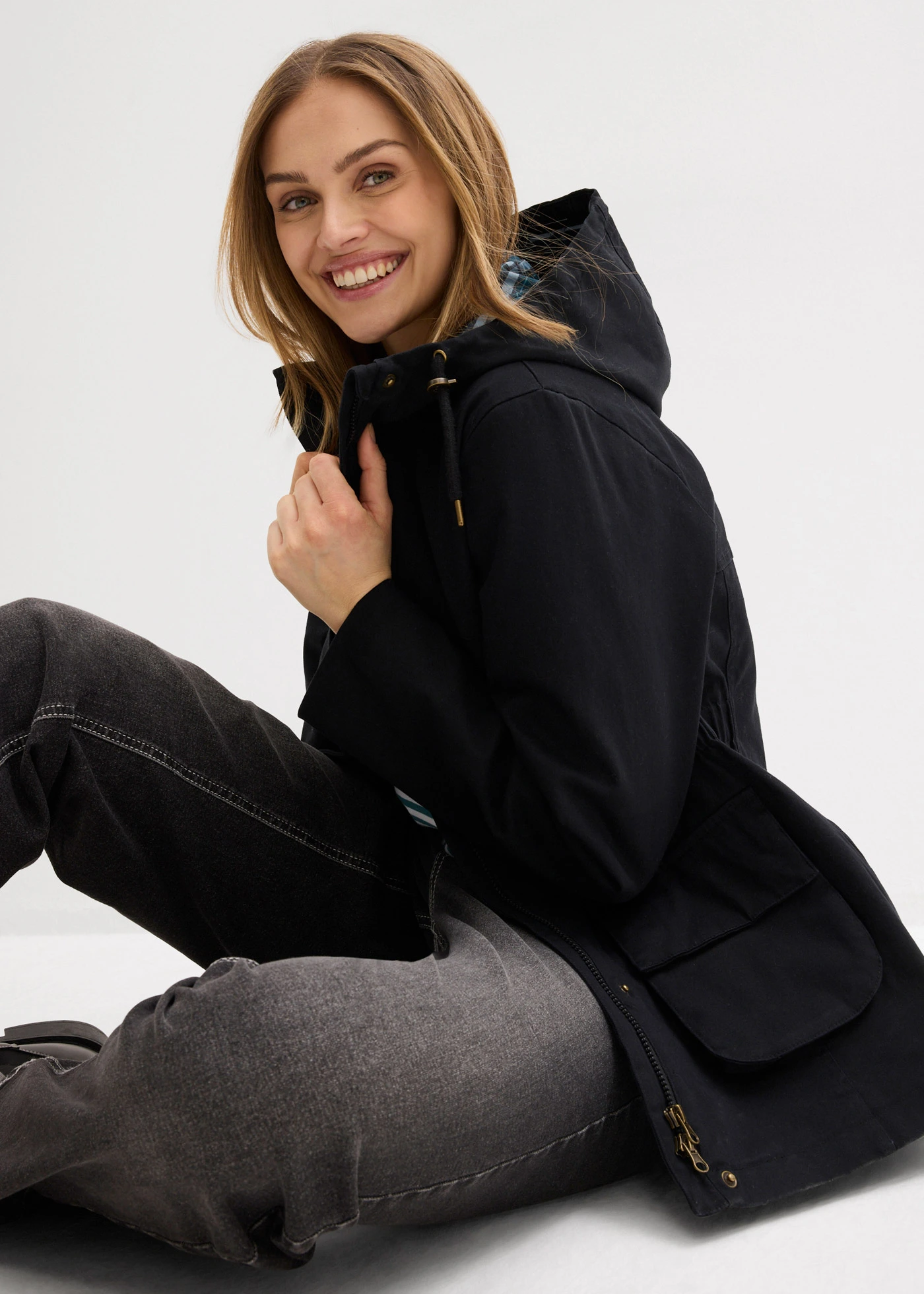 Veste déperlante avec doublure à carreaux • noir • Boutique bonprix