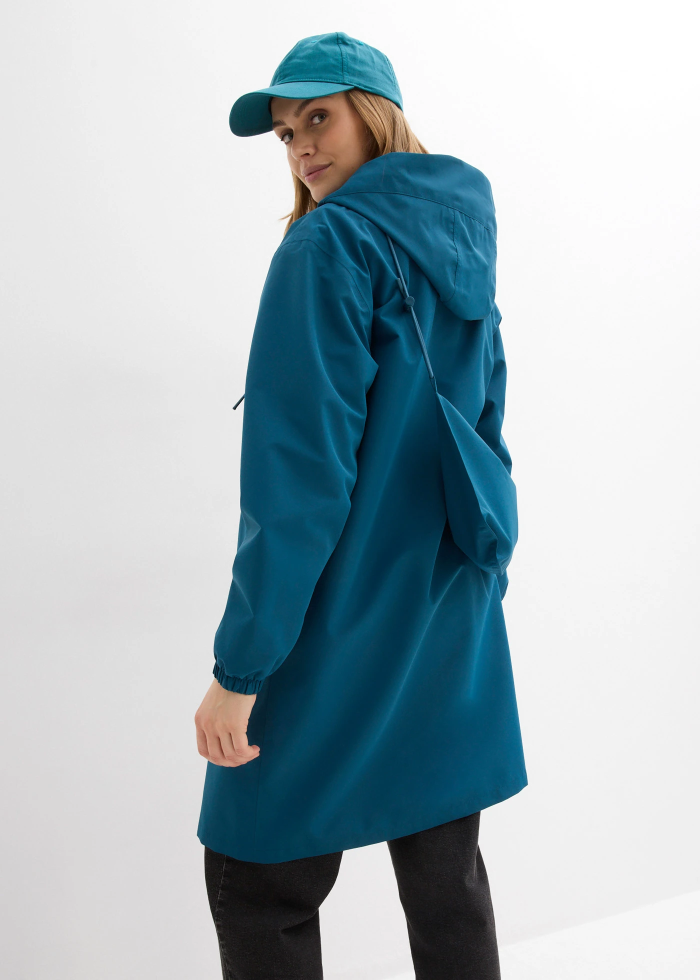 Lichte lange regenjas met schoudertas • blauwpetrol • bonprix online shop