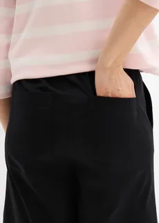 Bermuda effet paper touch en coton extensible • noir • Boutique bonprix