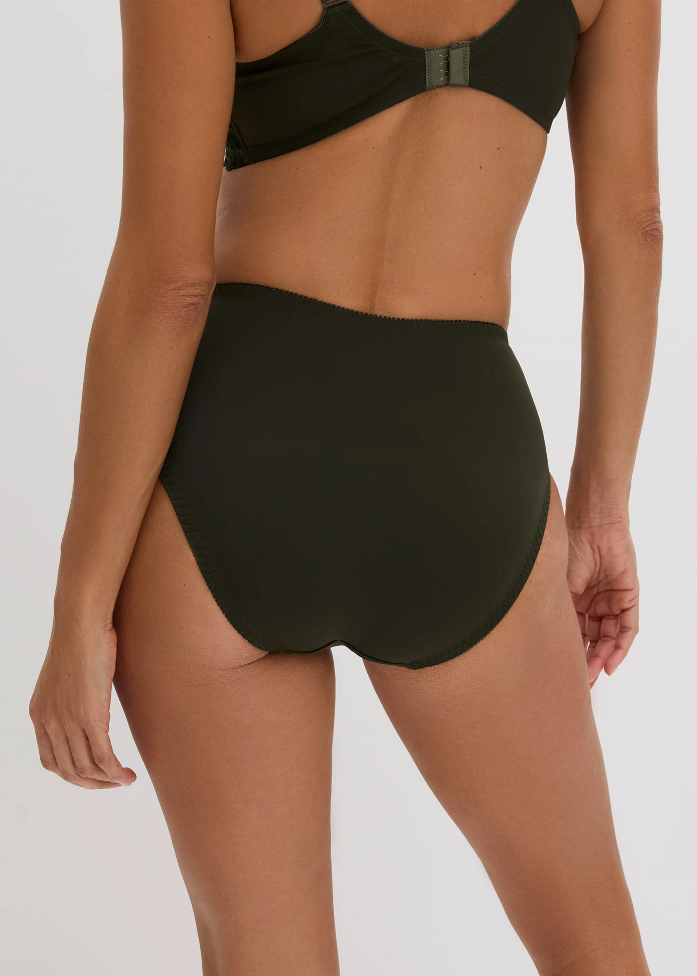 Maxislip met fijn kant (set van 2) • 2 x nachtolijfgroen • bonprix online shop