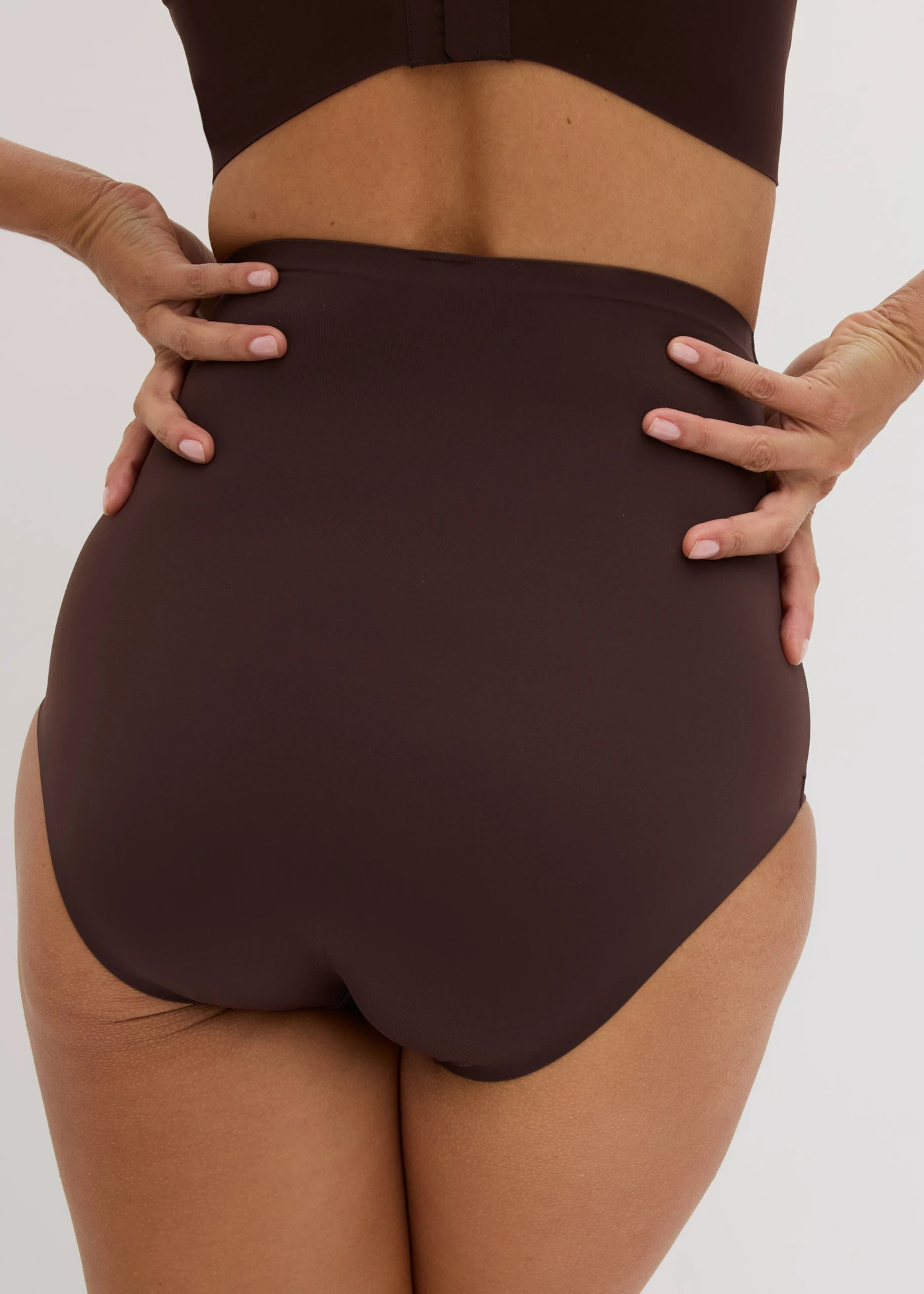 Chilot panty cu efect shape mediu (set/3 buc.) • maro închis+bej nisipiu+negru • magazin bonprix