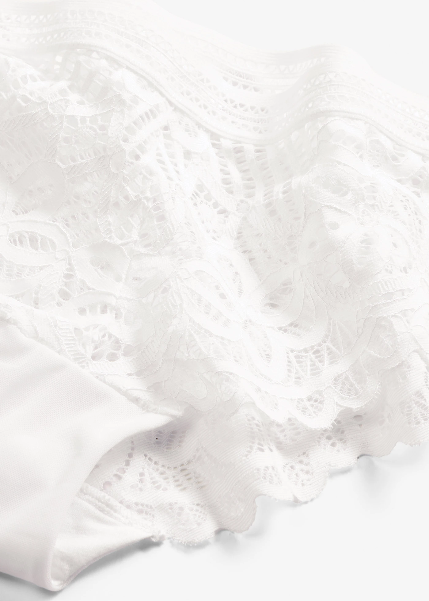 Csípőfazonú női alsó elegáns csipkéből • fehér • bonprix áruház