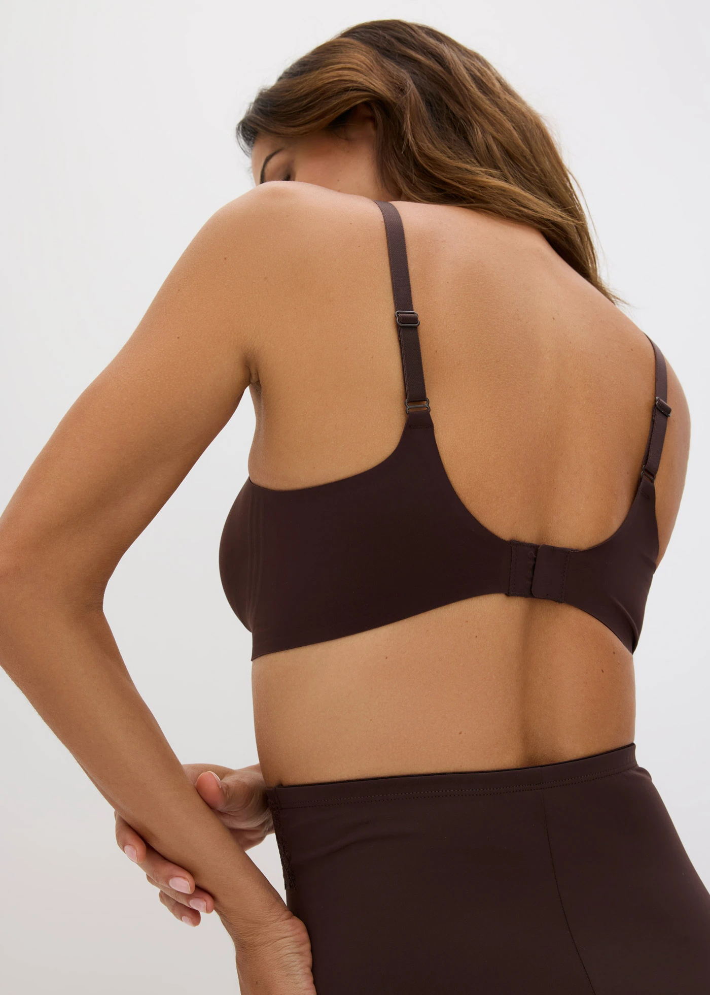 Soutien-gorge Feel Comfort rembourré, sans armatures, découpes laser, Jelly Gel • marron foncé • Boutique bonprix