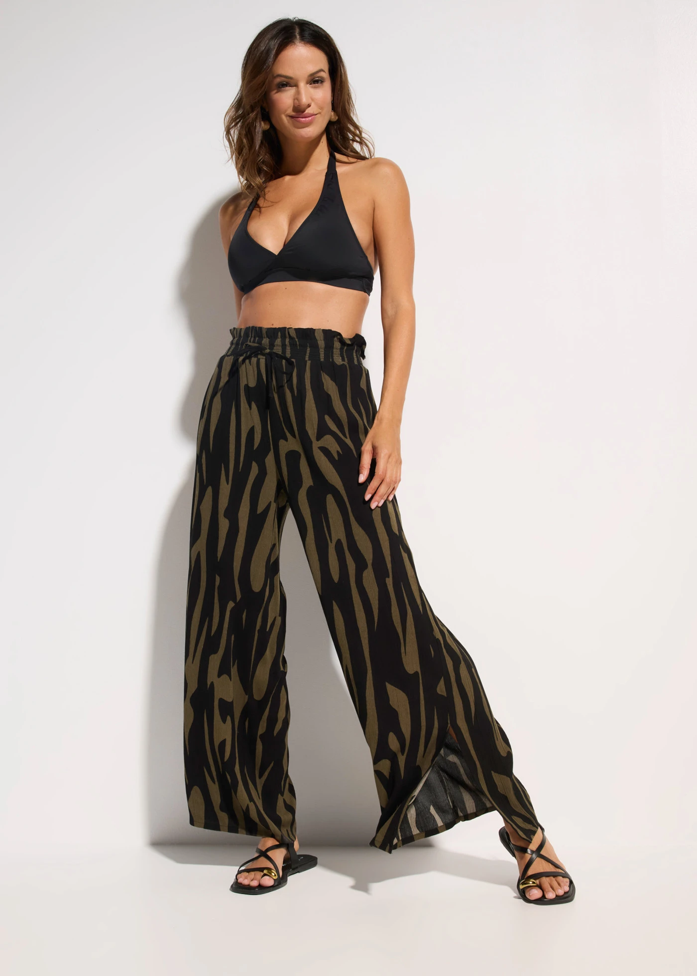 Pantalon de plage en viscose fluide • kaki-noir graphique • Boutique bonprix