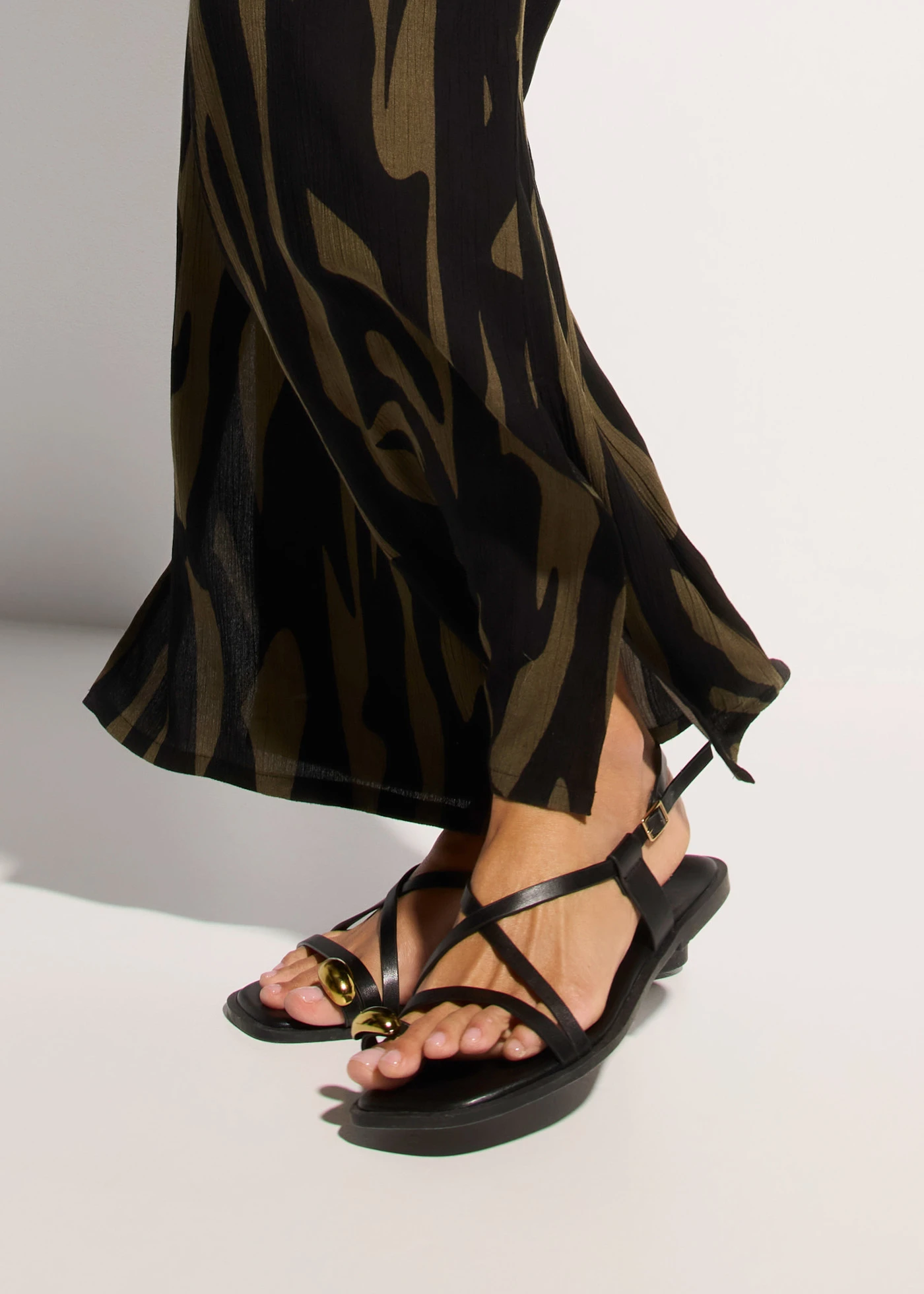 Pantalon de plage en viscose fluide • kaki-noir graphique • Boutique bonprix