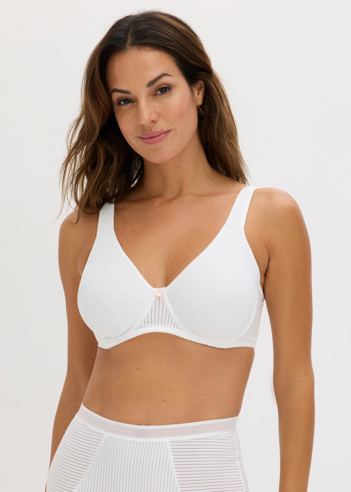 Soutien-gorge minimiseur à bretelles rembourrées • blanc • Boutique bonprix