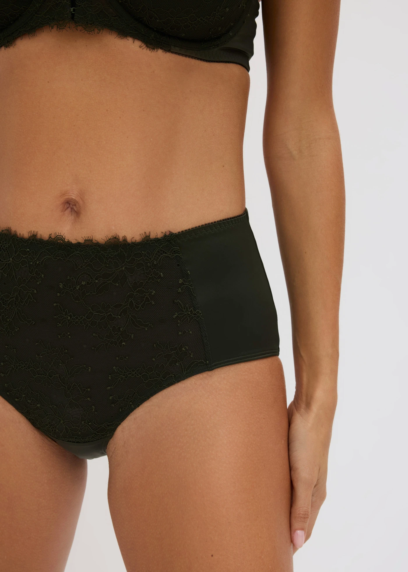 Culotte maxi à dentelle florale • olive foncé • Boutique bonprix