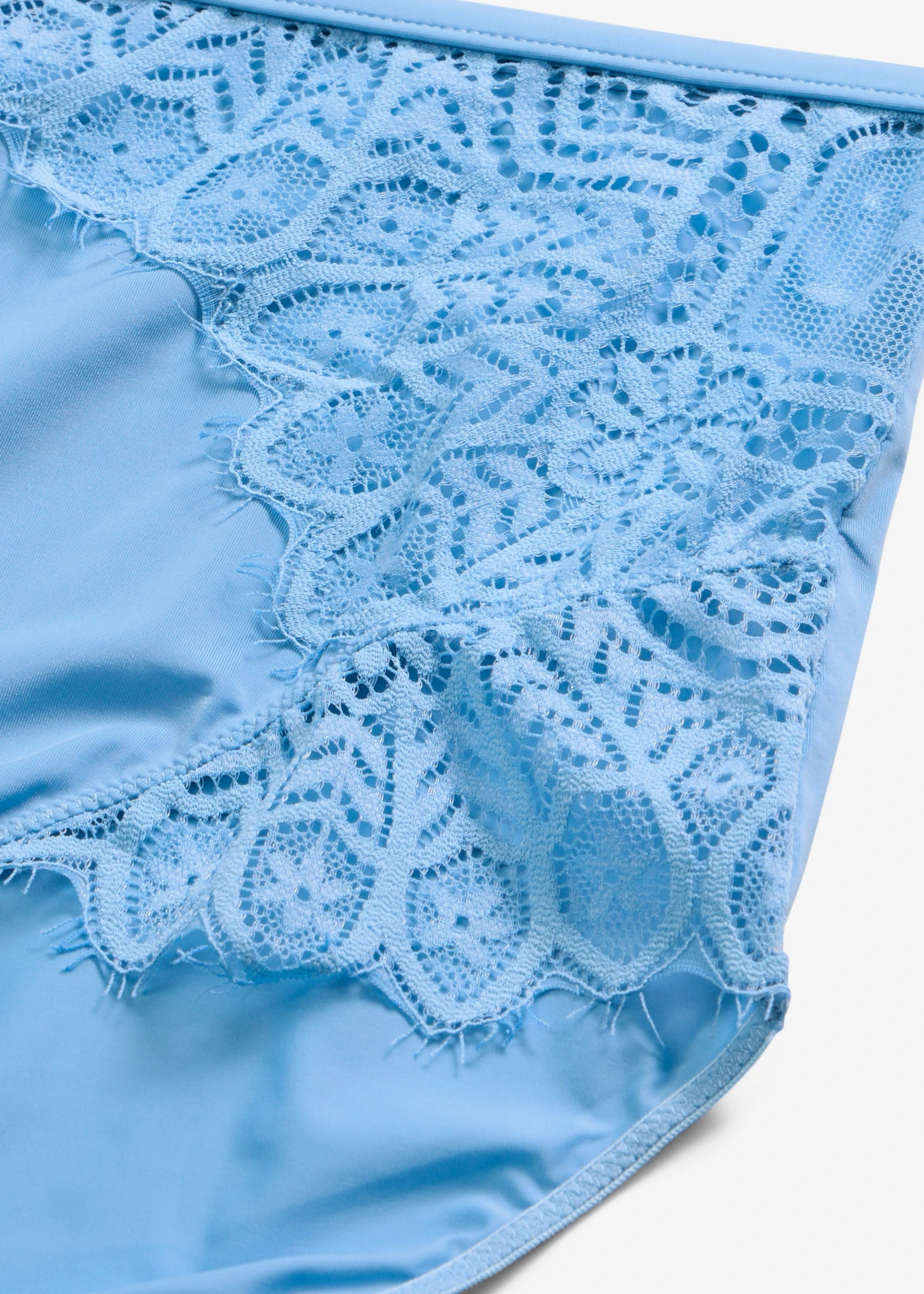 High Waist női alsó finom csipkével • babakék • bonprix áruház