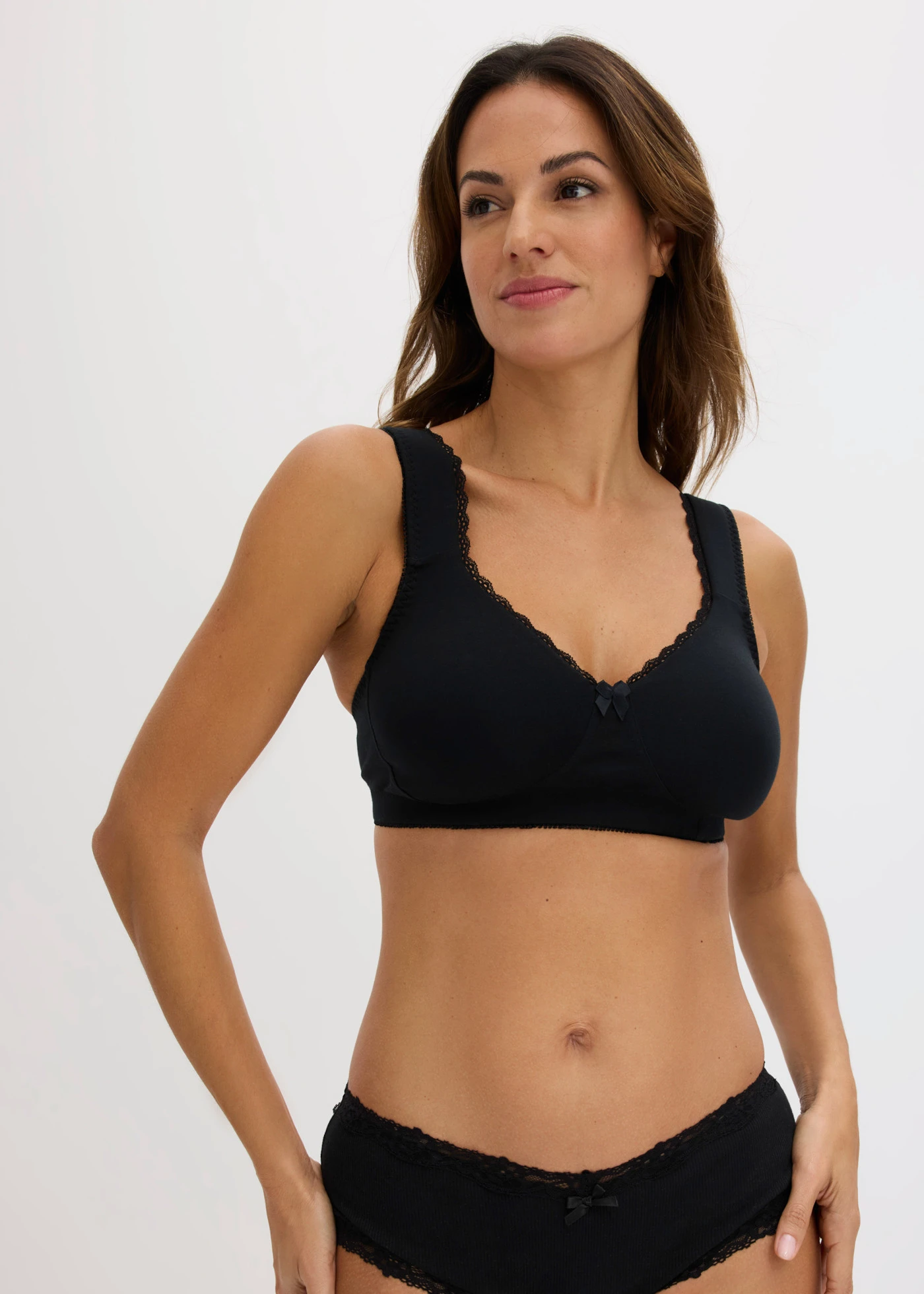 Lot de 2 soutiens-gorge minimiseurs moulés coton, sans armatures • 2x noir • Boutique bonprix