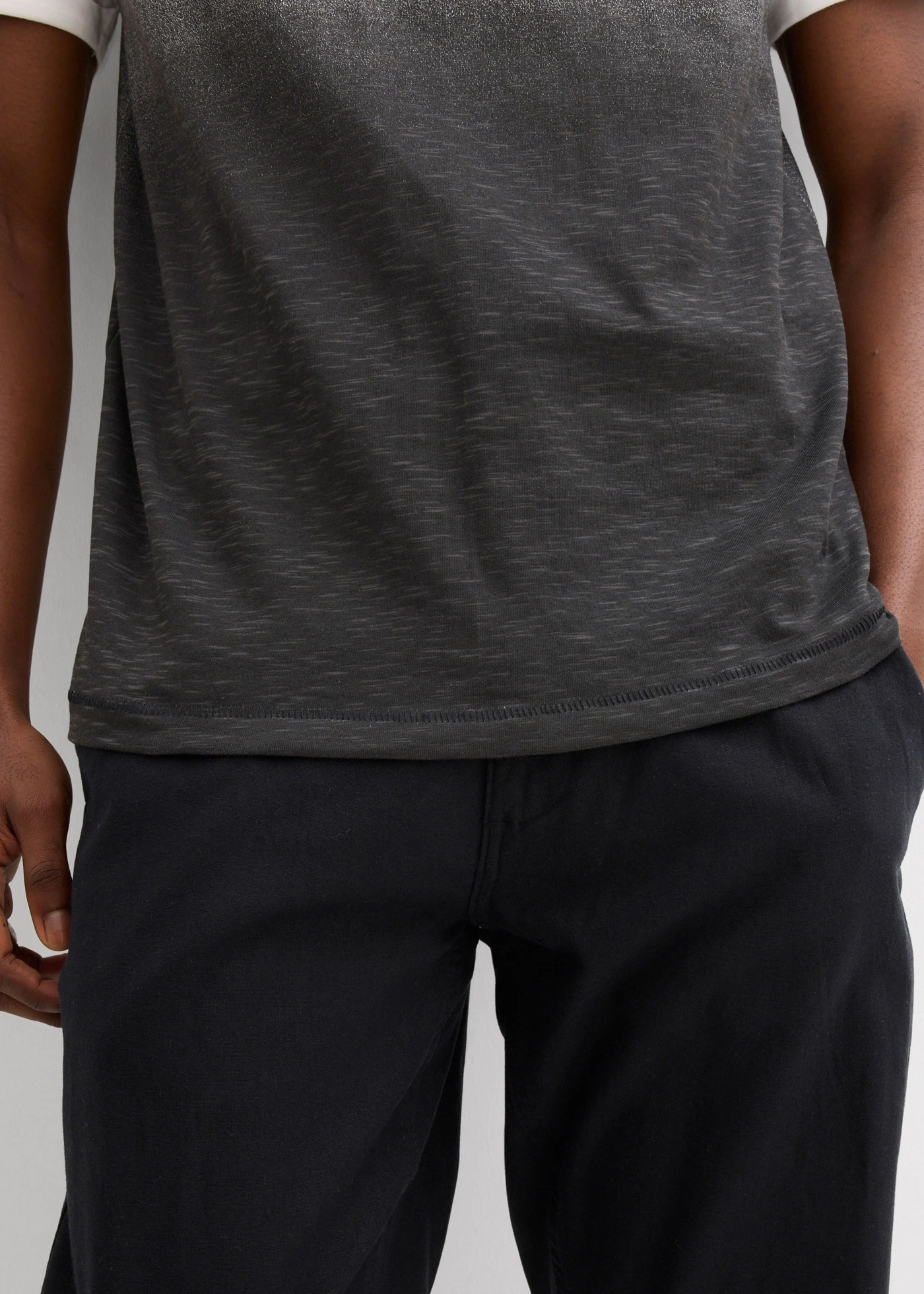 T-shirt z czystej bawełny, slim fit • czarny +biały • sklep bonprix