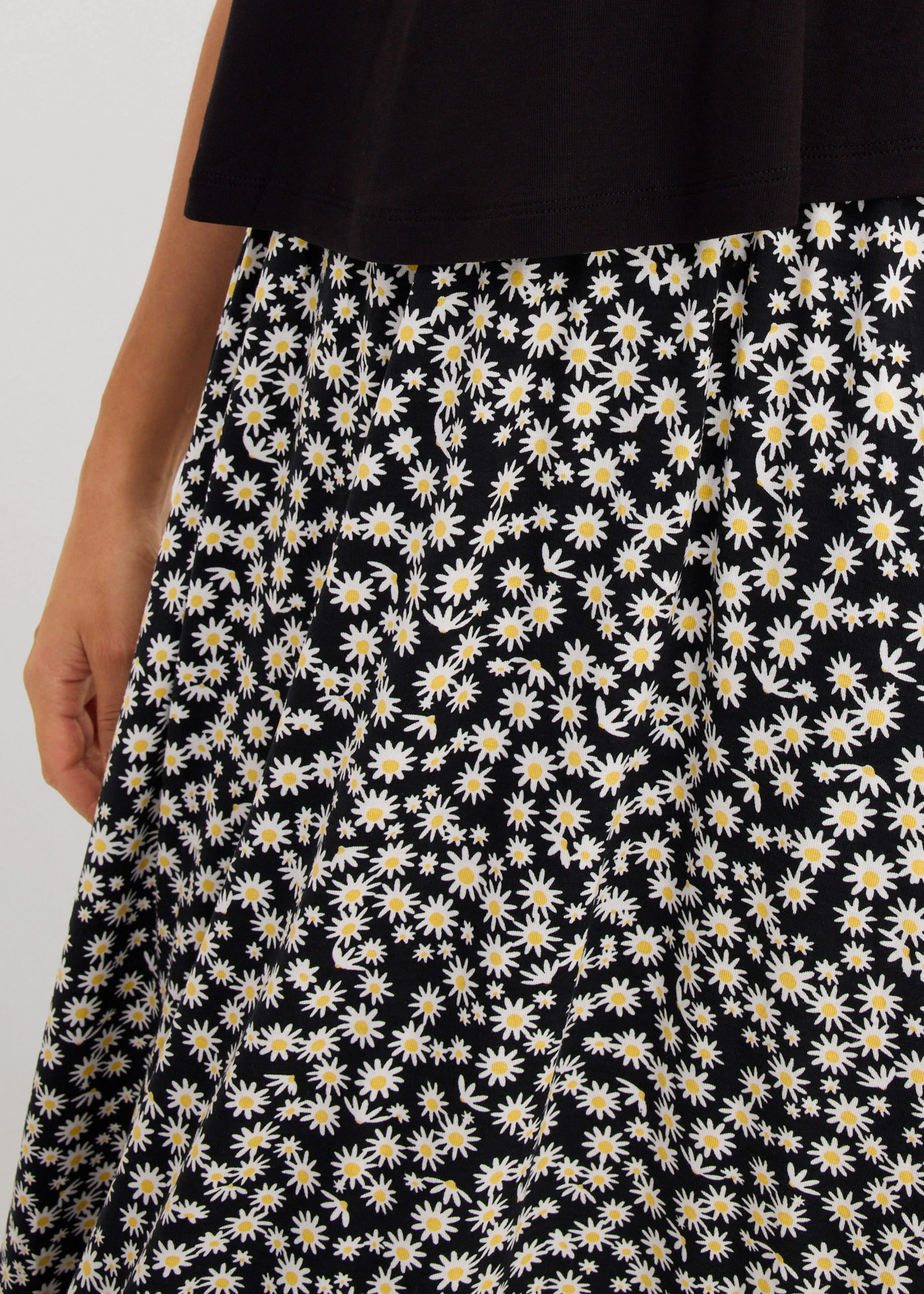 Jersey jurk van een soepele viscose-elastanmix • zwart gebloemd • bonprix online shop