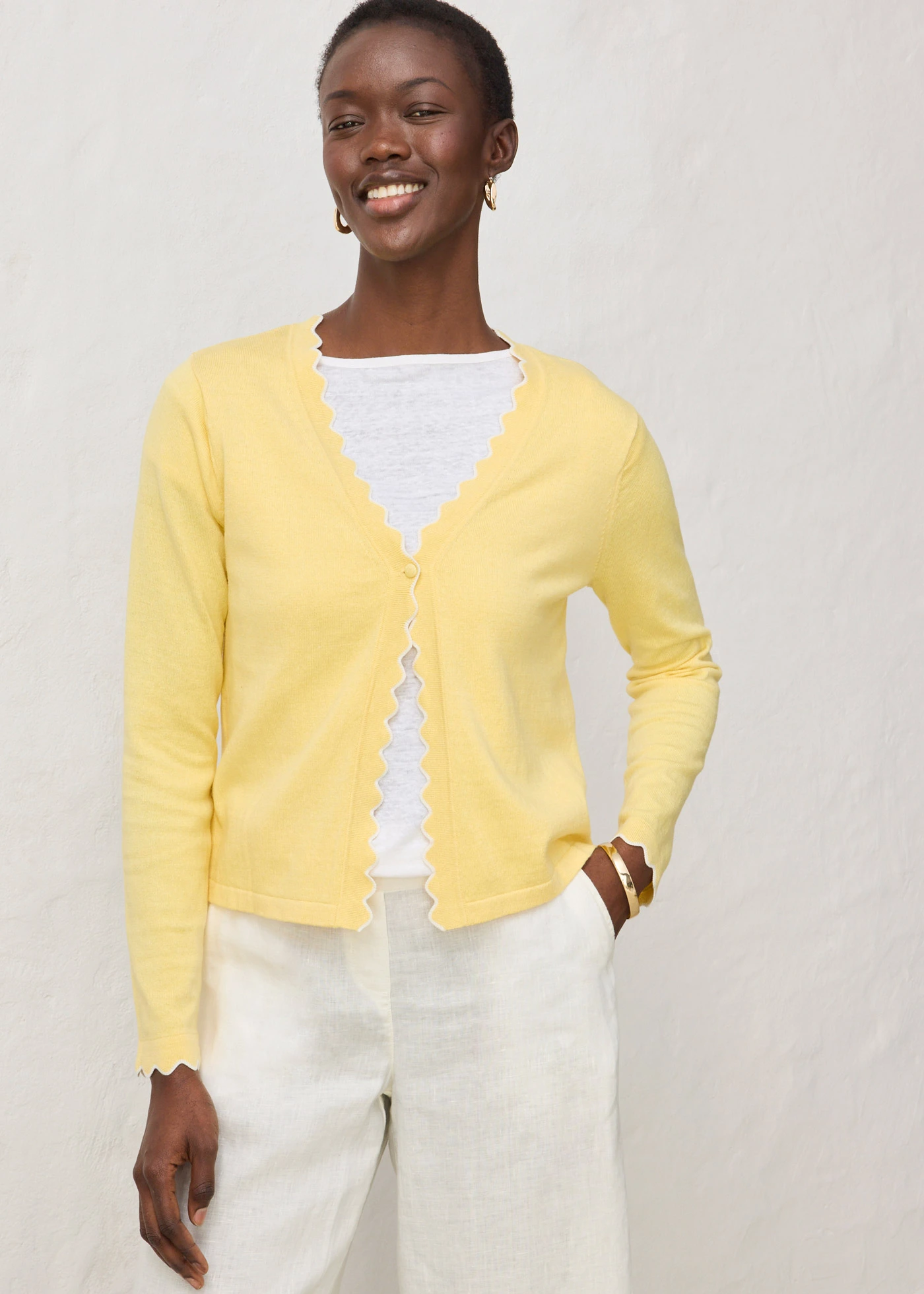 Gilet en fine maille contenant de la soie • jaune clair-blanc cassé • Boutique bonprix