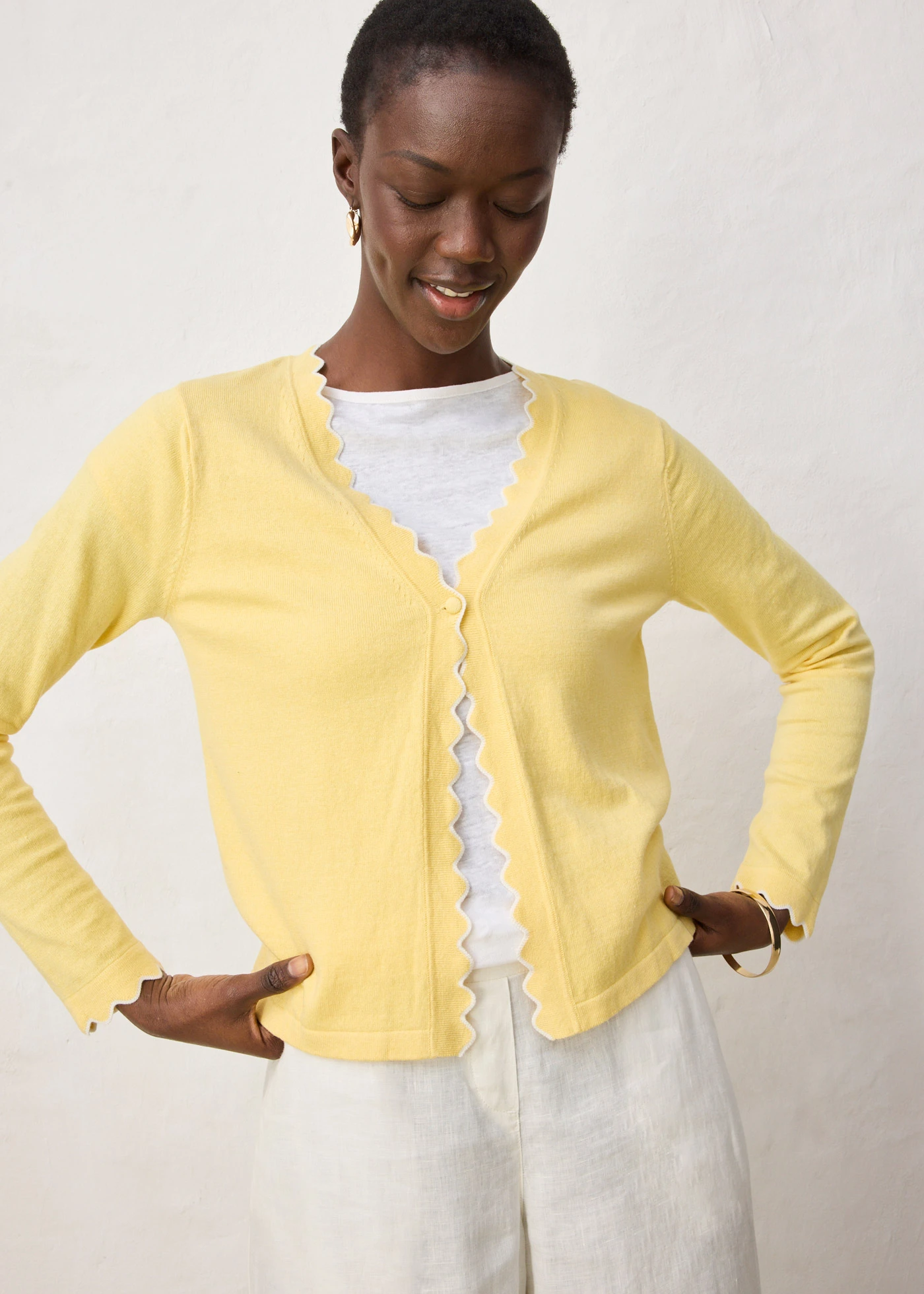 Gilet en fine maille contenant de la soie • jaune clair-blanc cassé • Boutique bonprix