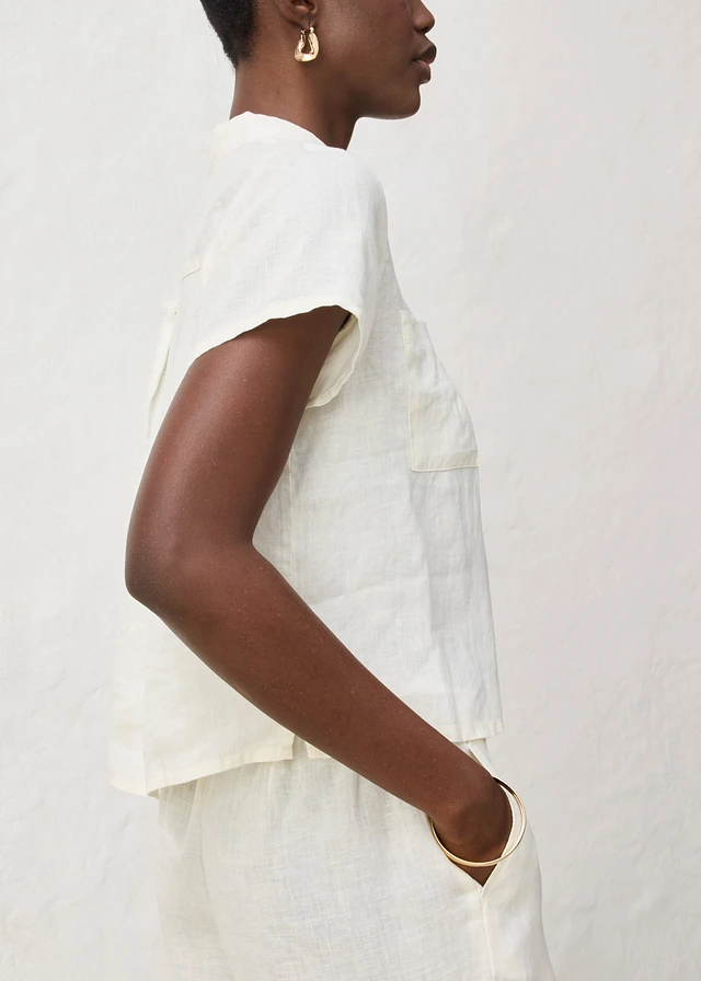 Wijde blouse met korte mouwen van puur linnen • wolwit • product-page.page-title-suffix